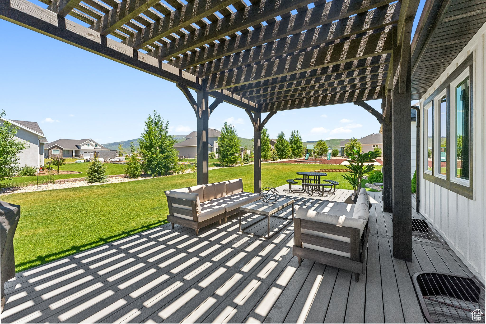1501 BIRCH WAY