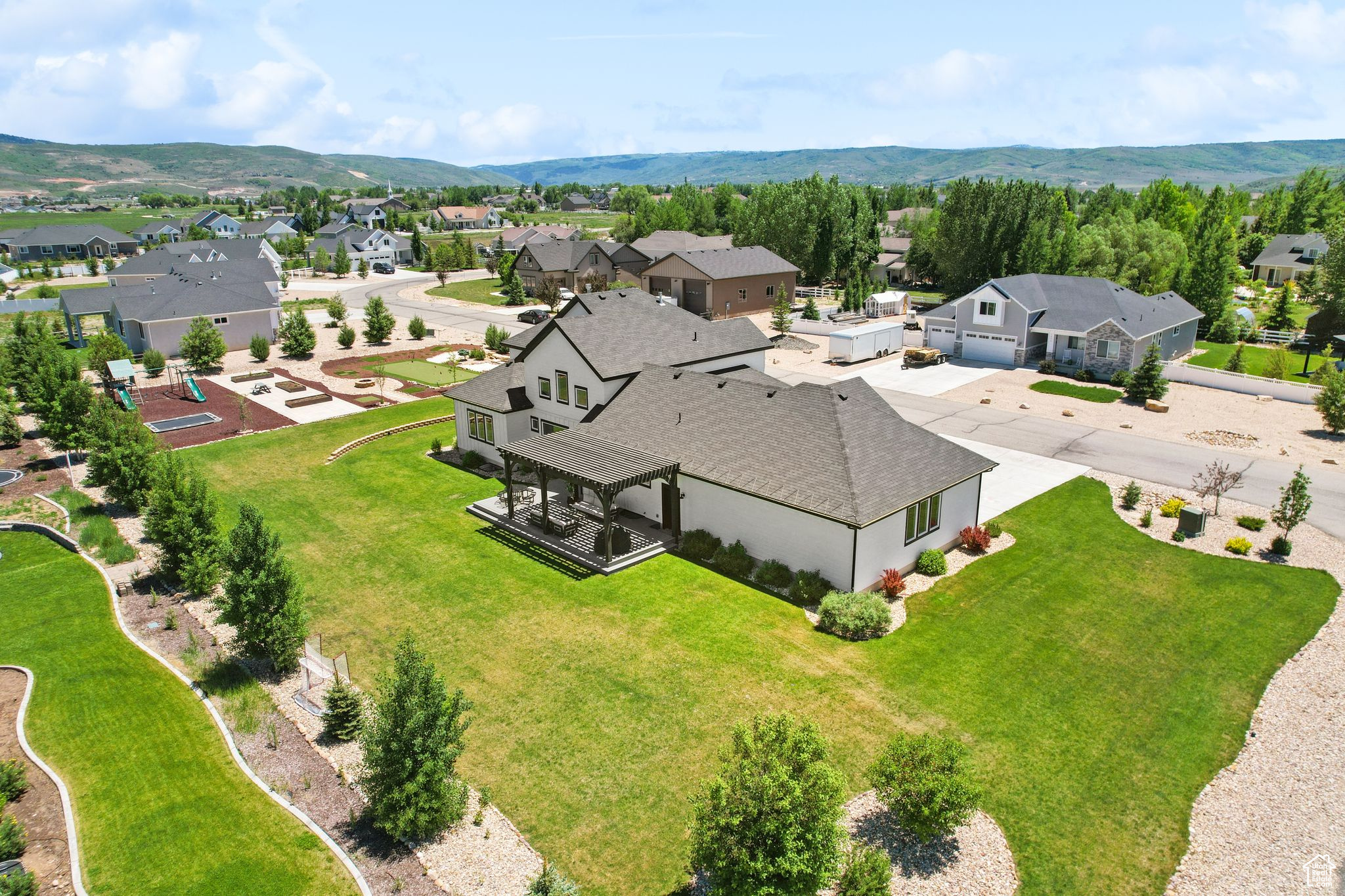 1501 BIRCH WAY