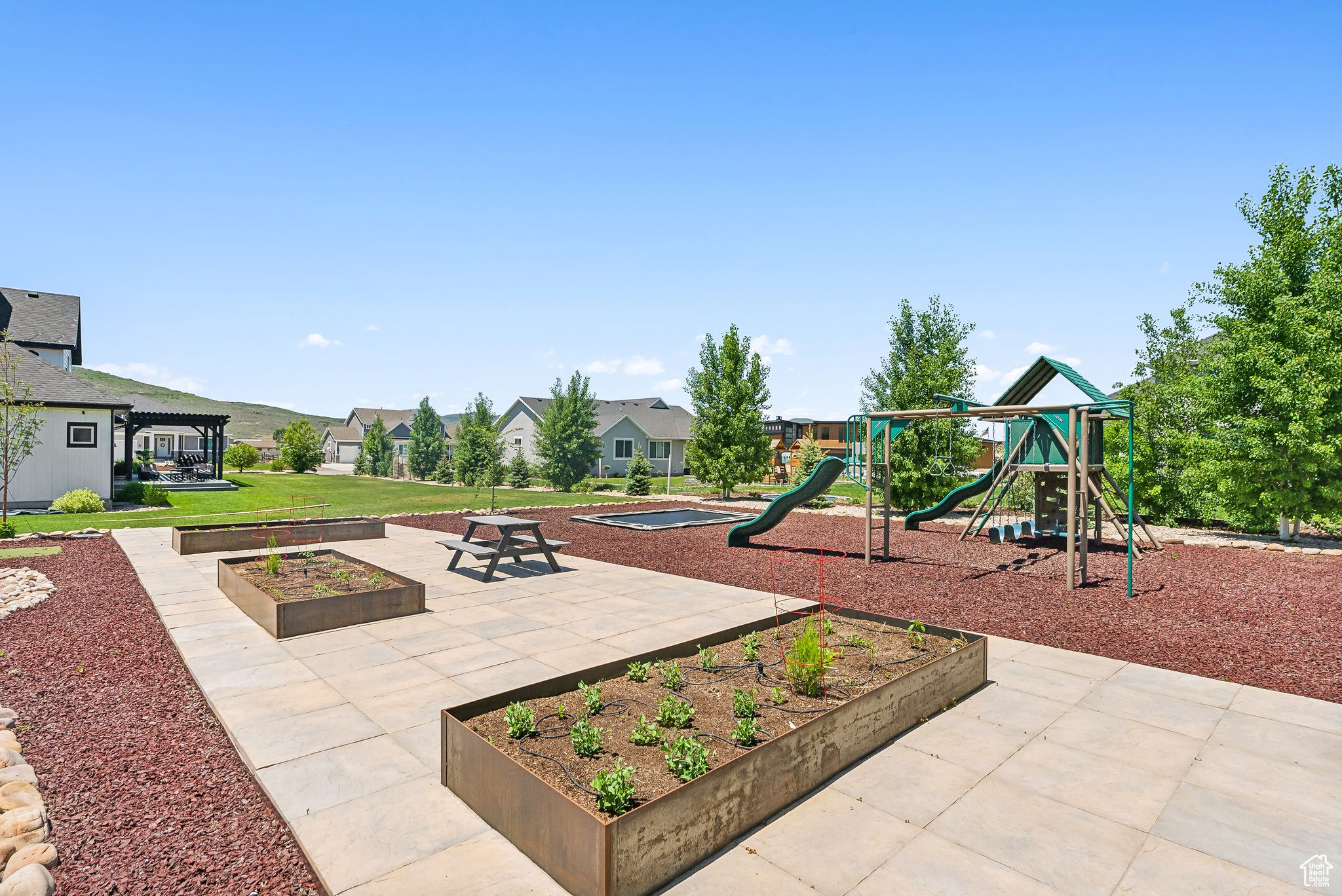 1501 BIRCH WAY