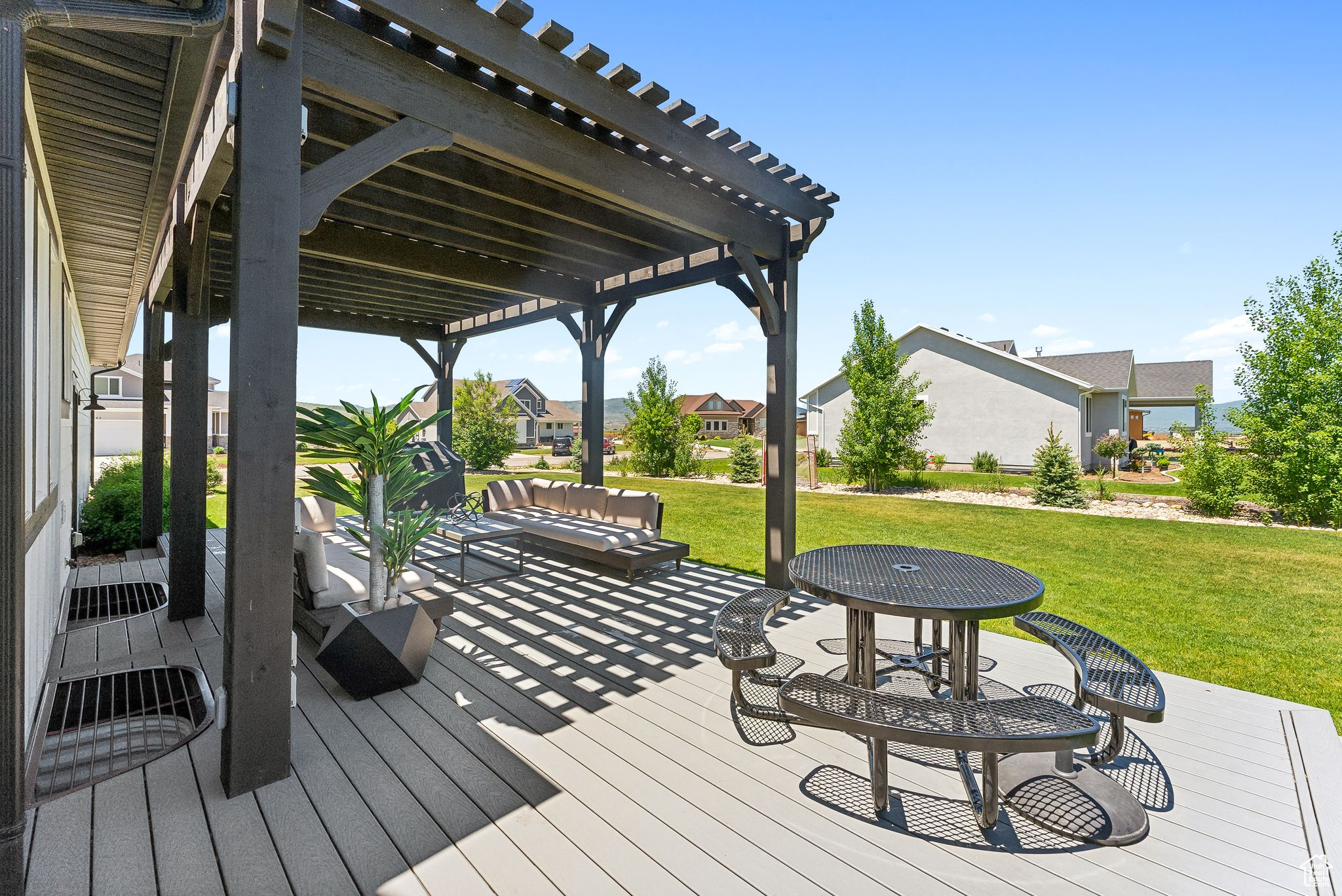 1501 BIRCH WAY