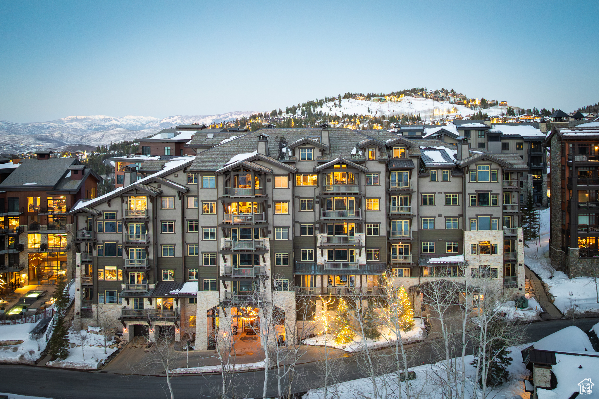 8902 EMPIRE CLUB DR #601