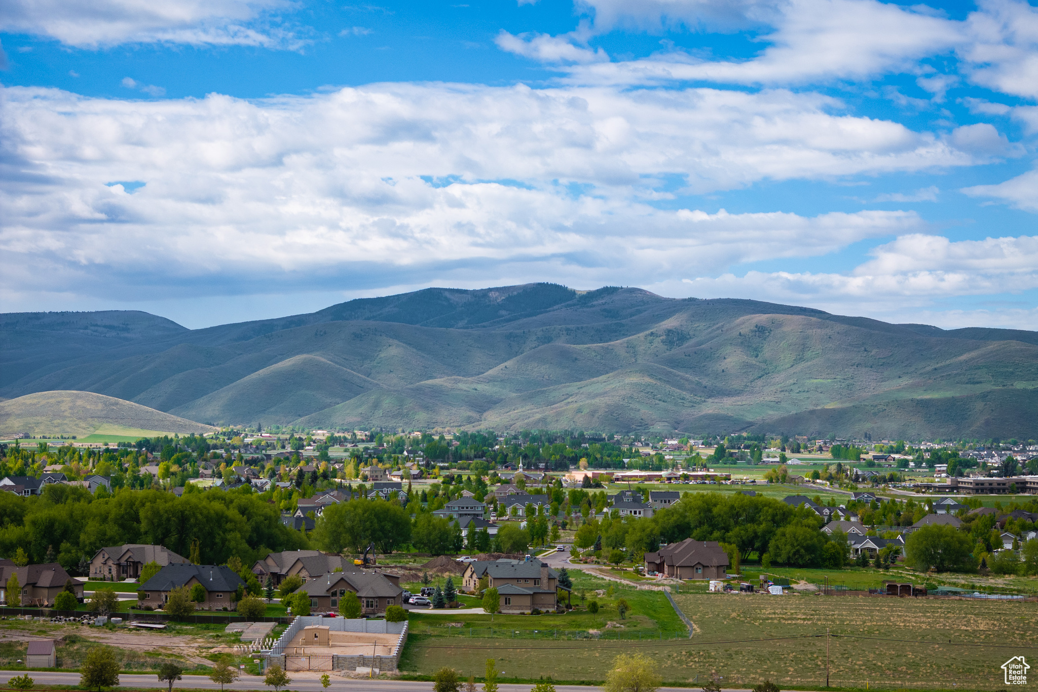 158 N HAYSTACK MOUNTAIN DR Unit: 13