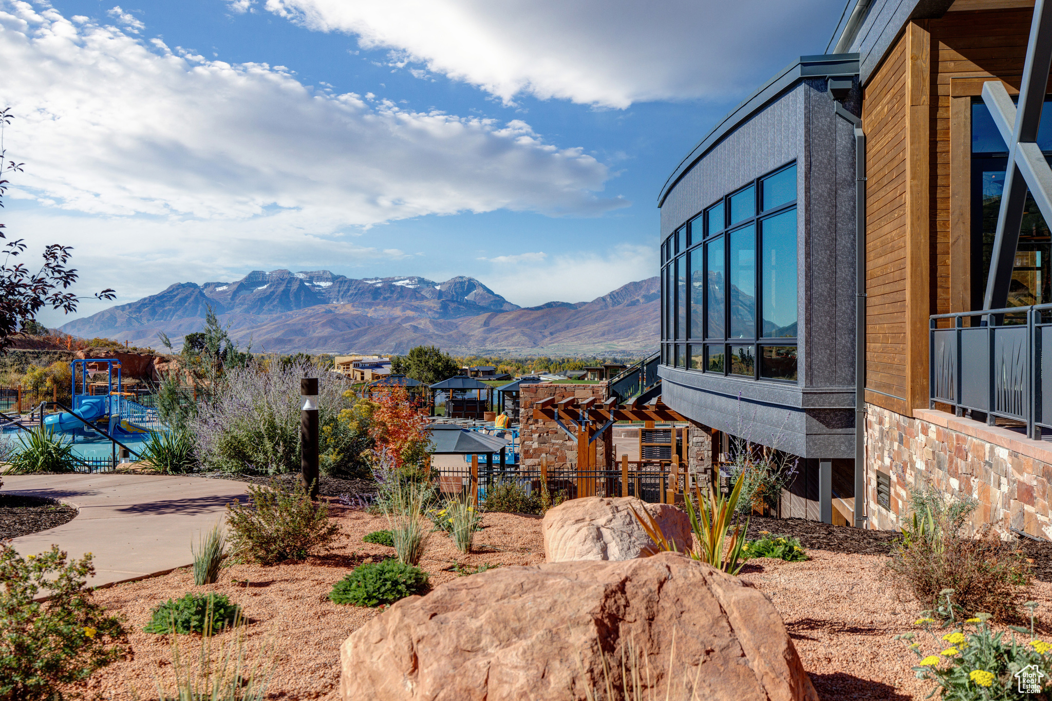 158 N HAYSTACK MOUNTAIN DR Unit: 13