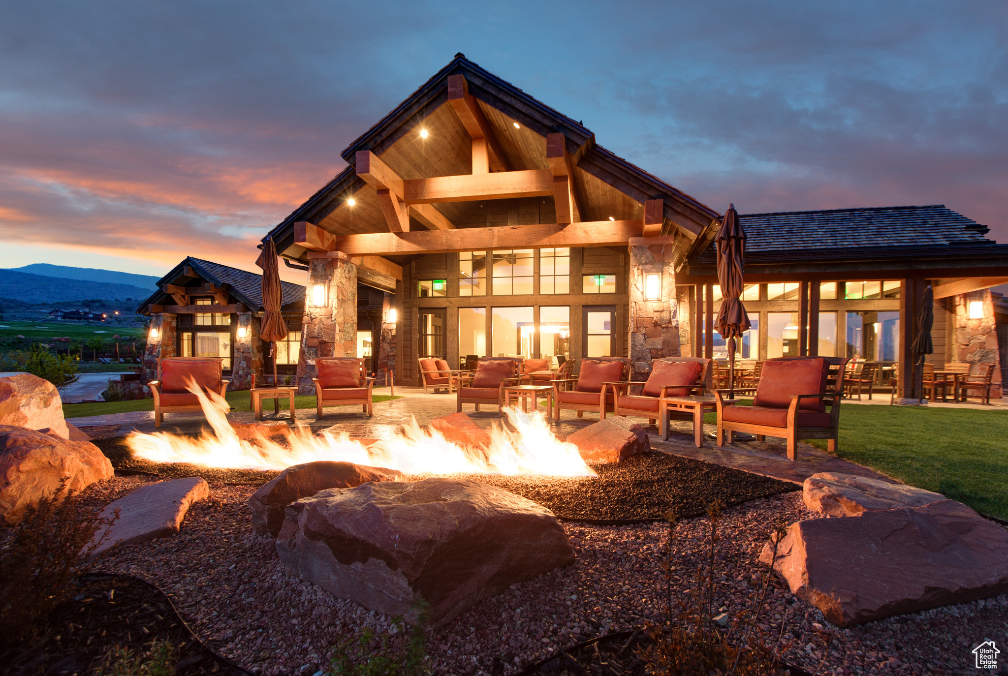 158 N HAYSTACK MOUNTAIN DR Unit: 13