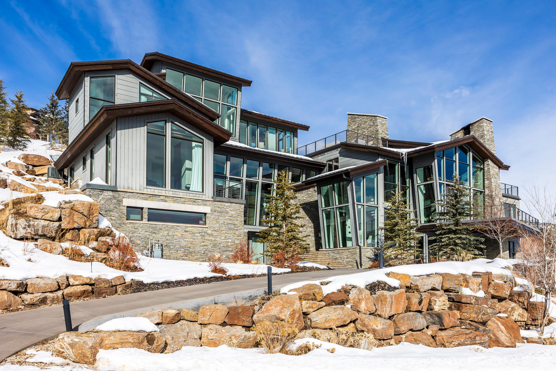 2908 W DEER POINTE DR