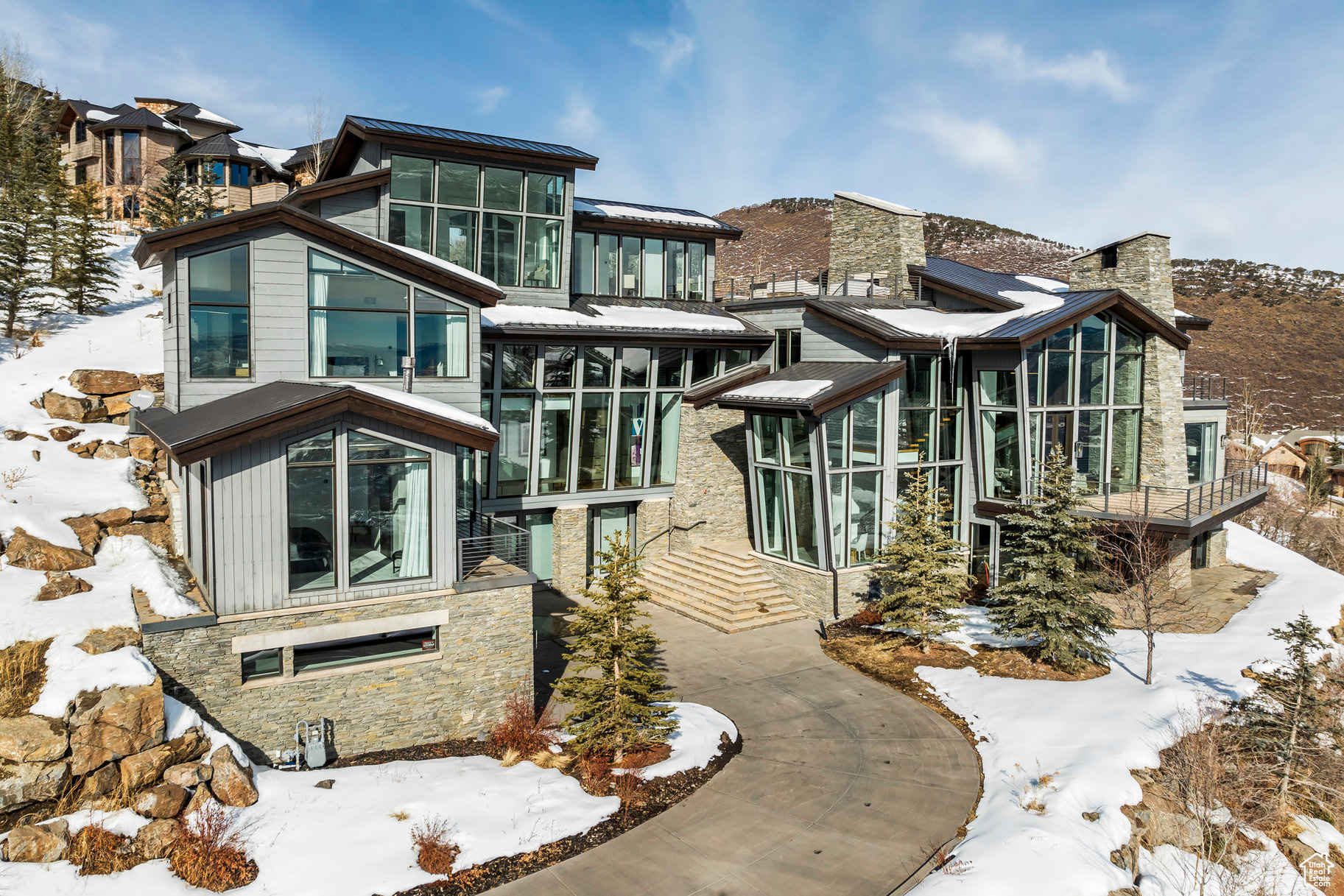 2908 W DEER POINTE DR