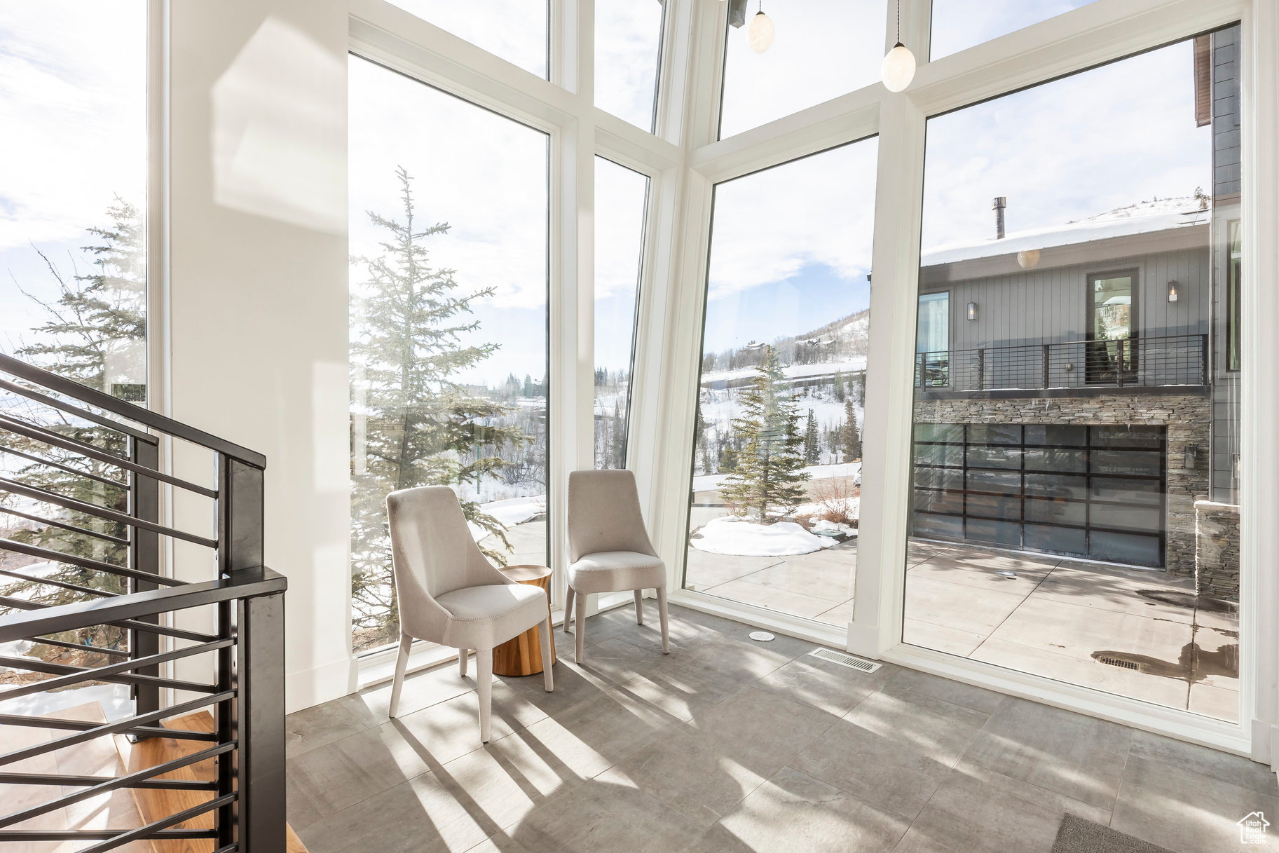 2908 W DEER POINTE DR