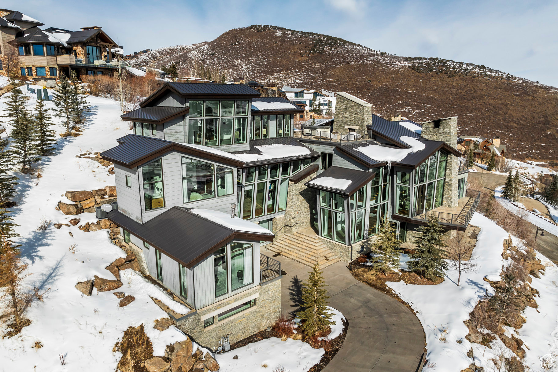 2908 W DEER POINTE DR