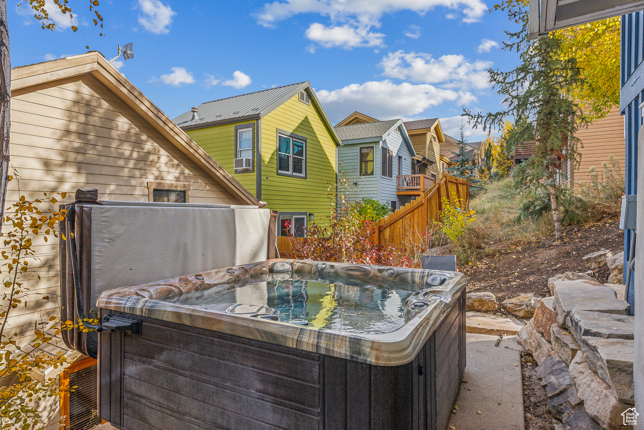 1202 LOWELL AVE