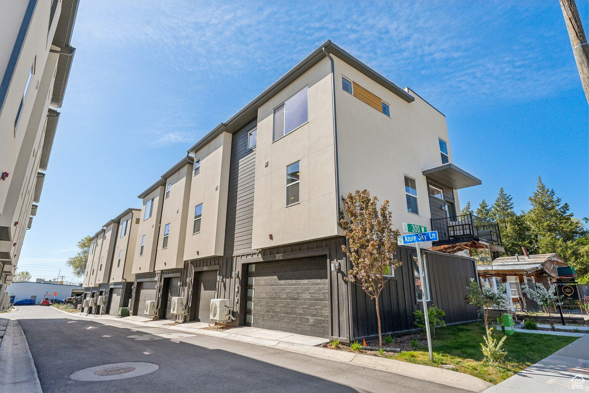306 W AZURE SKY LN