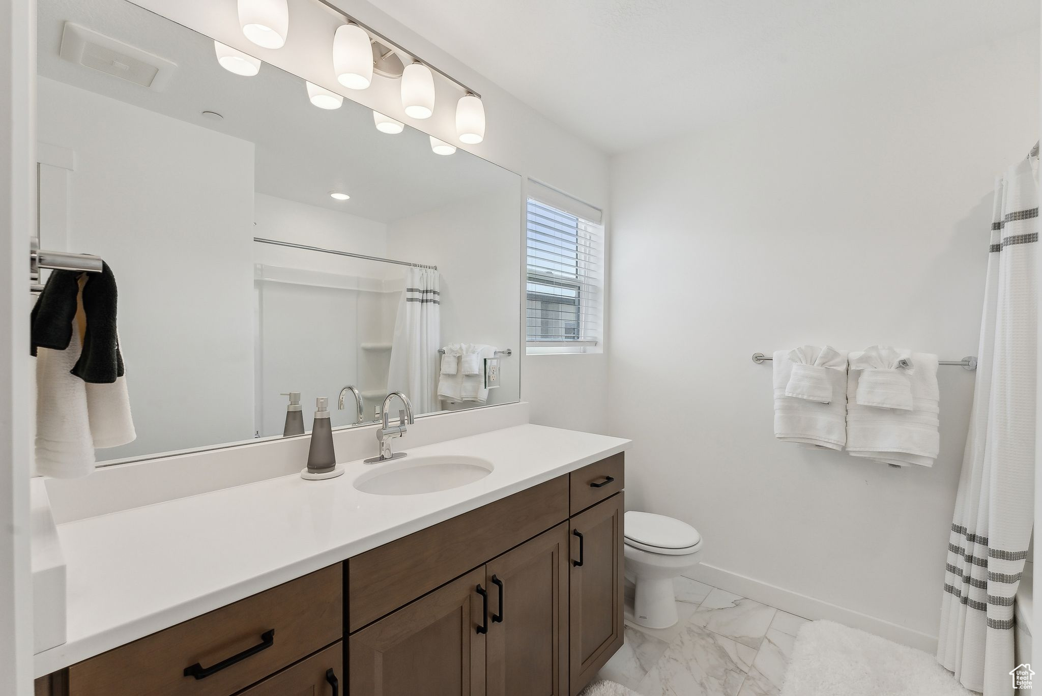 306 W AZURE SKY LN