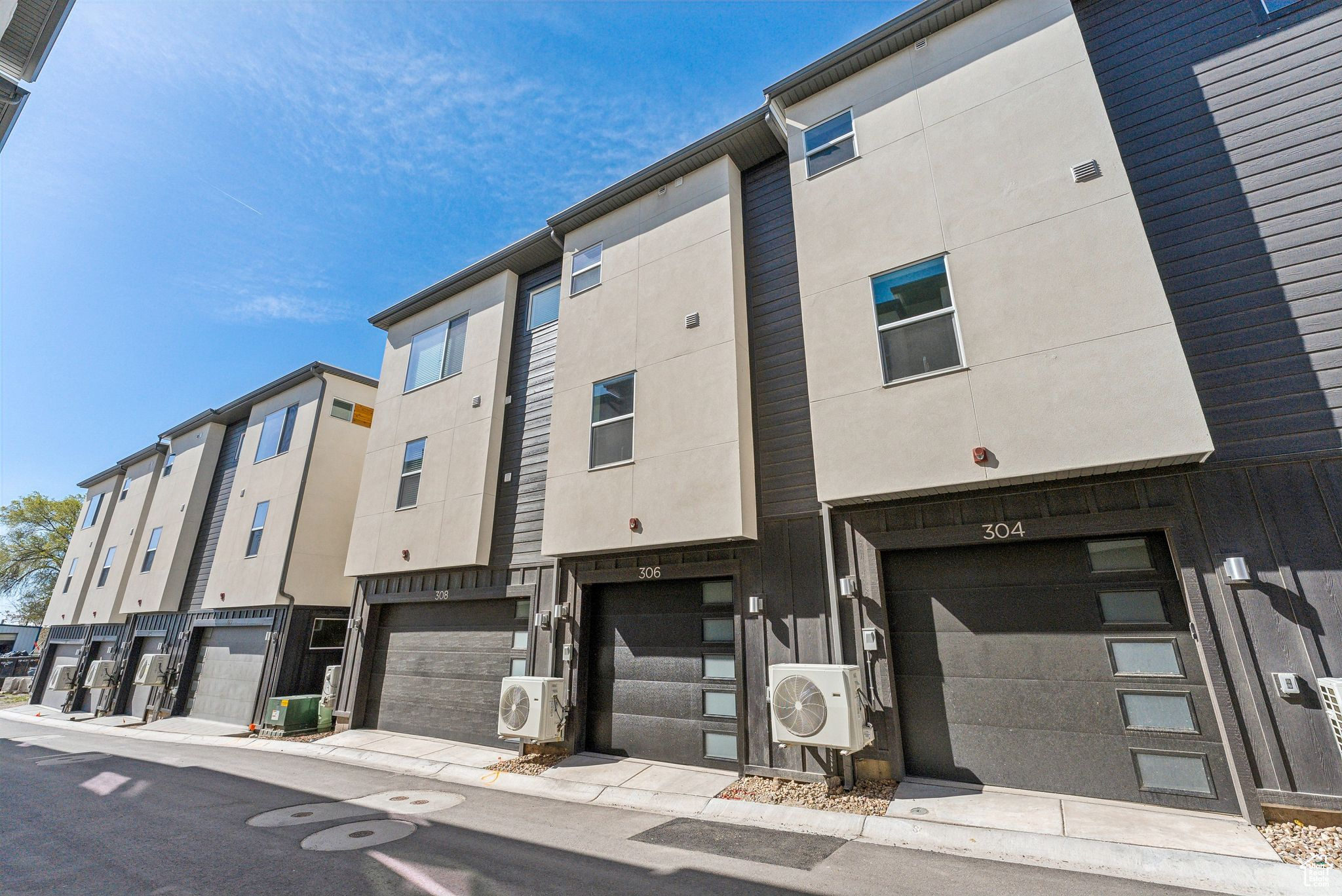 306 W AZURE SKY LN
