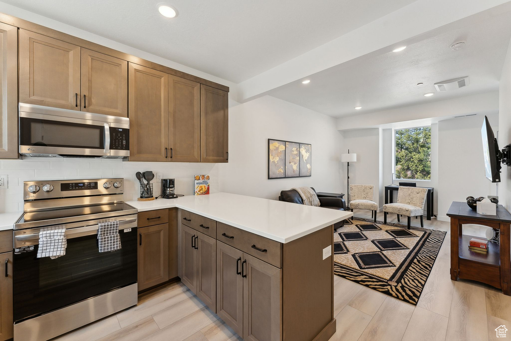 306 W AZURE SKY LN