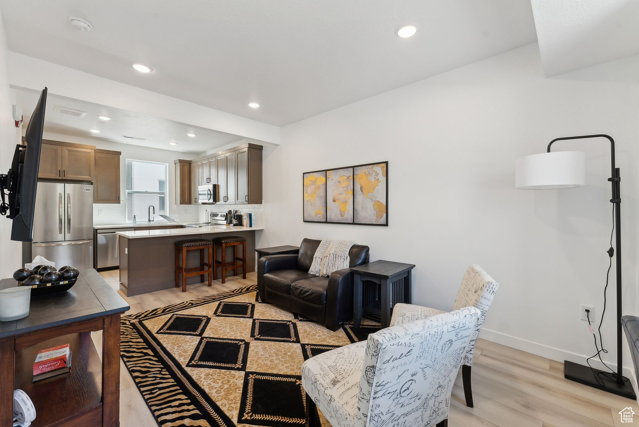 306 W AZURE SKY LN