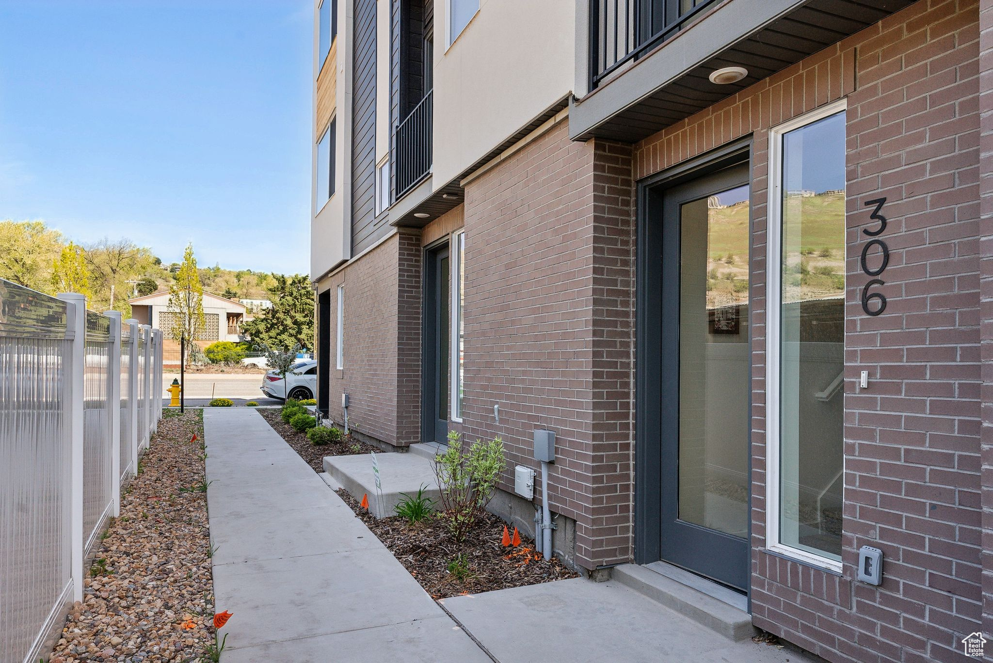 306 W AZURE SKY LN