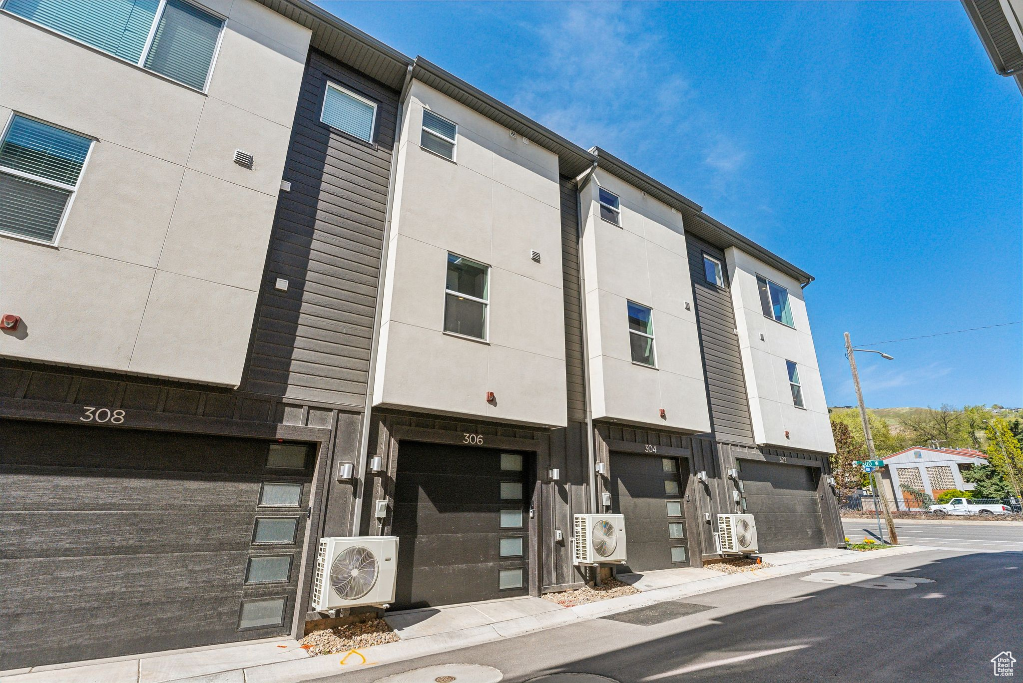 306 W AZURE SKY LN