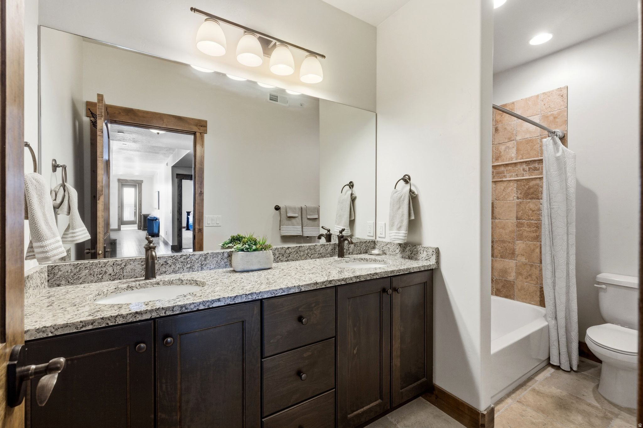 9855 N N VISTA DR #104