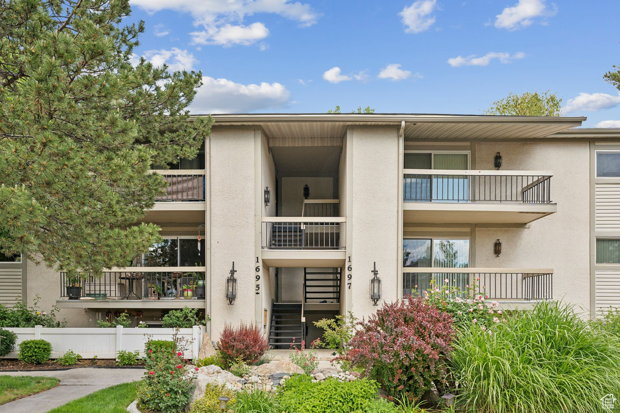 1697 E WOODBRIDGE DR #6