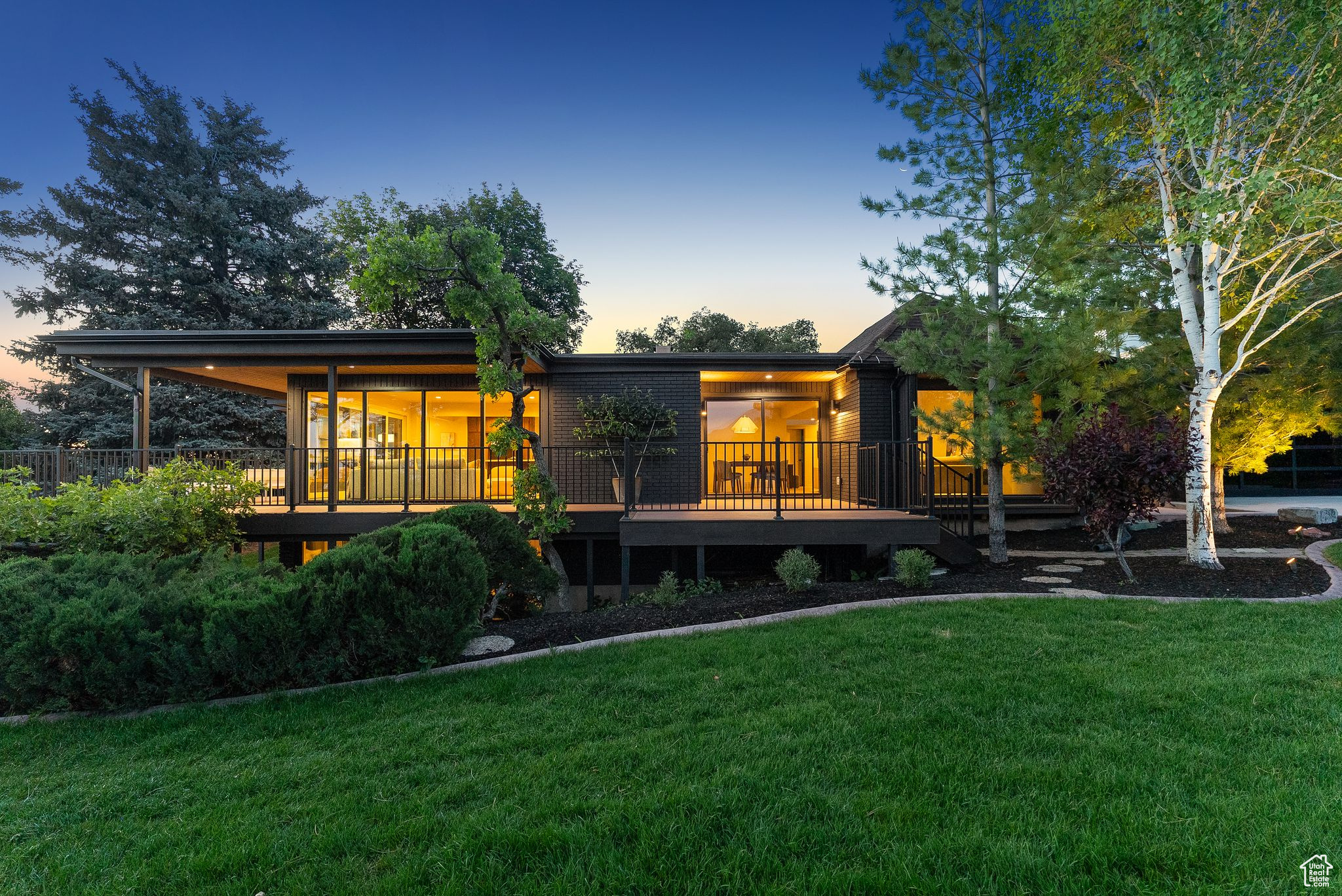 2655 E HIAWATHA CIR