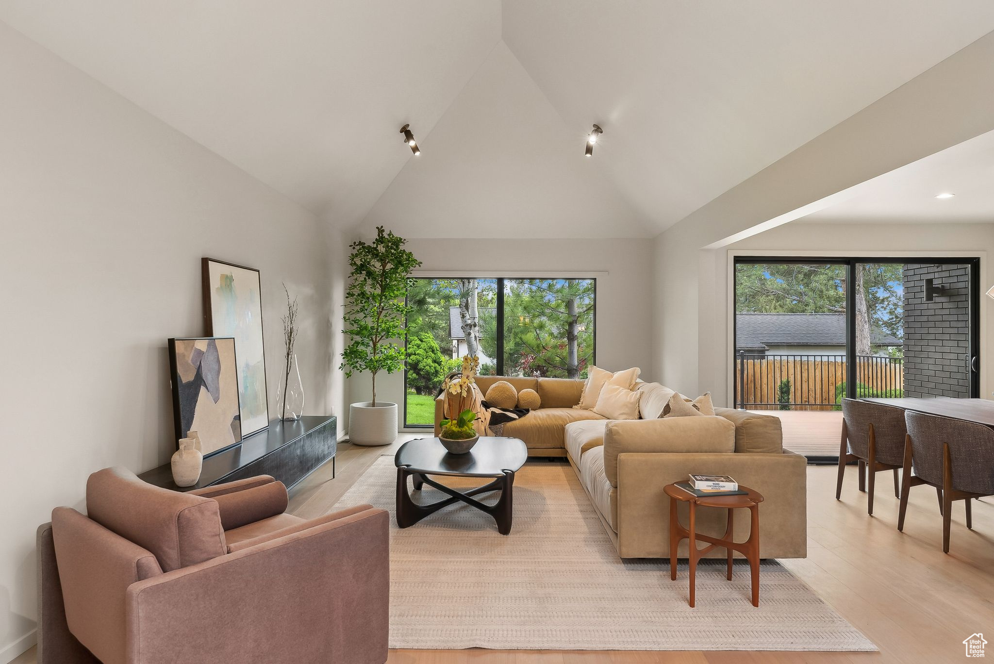 2655 E HIAWATHA CIR