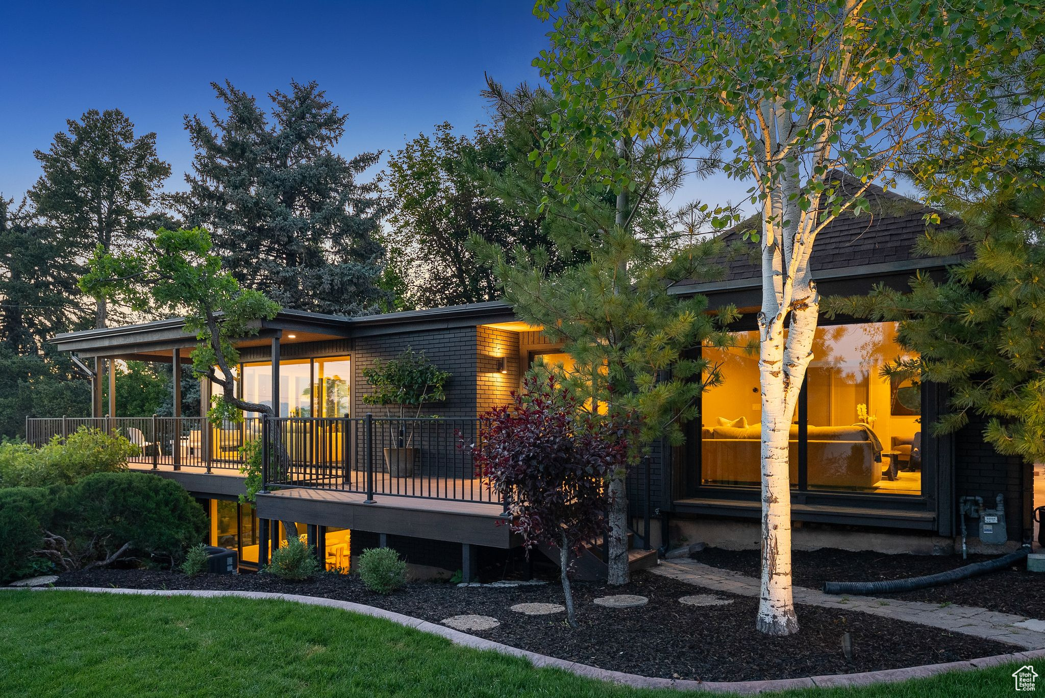 2655 E HIAWATHA CIR
