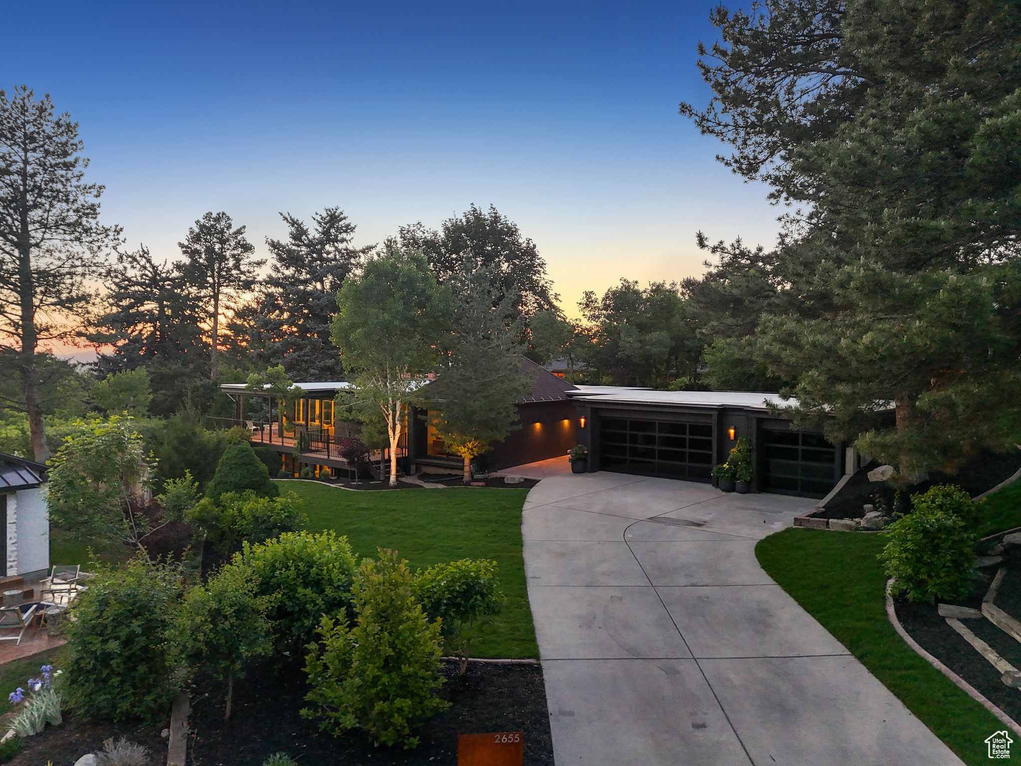 2655 E HIAWATHA CIR
