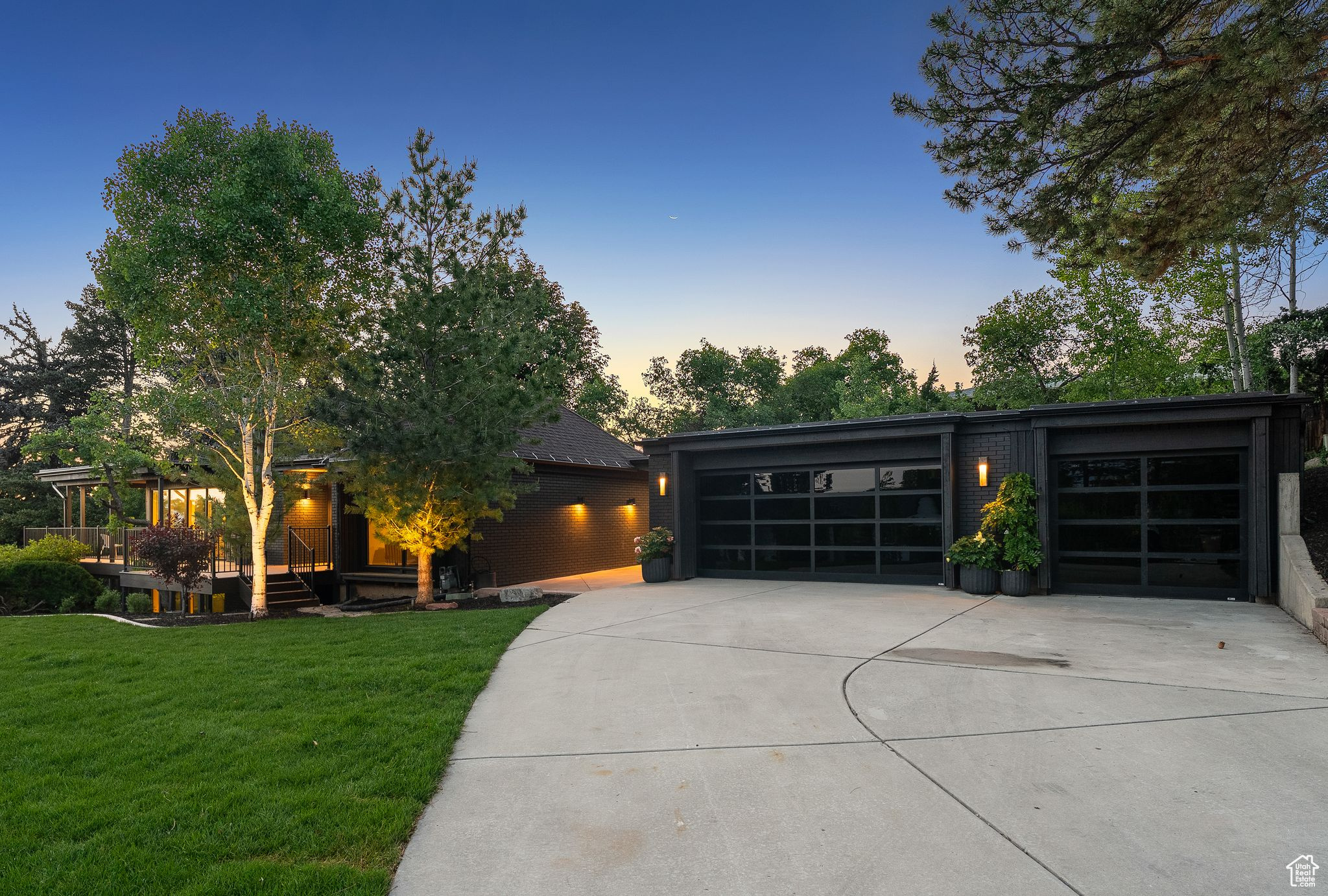 2655 E HIAWATHA CIR