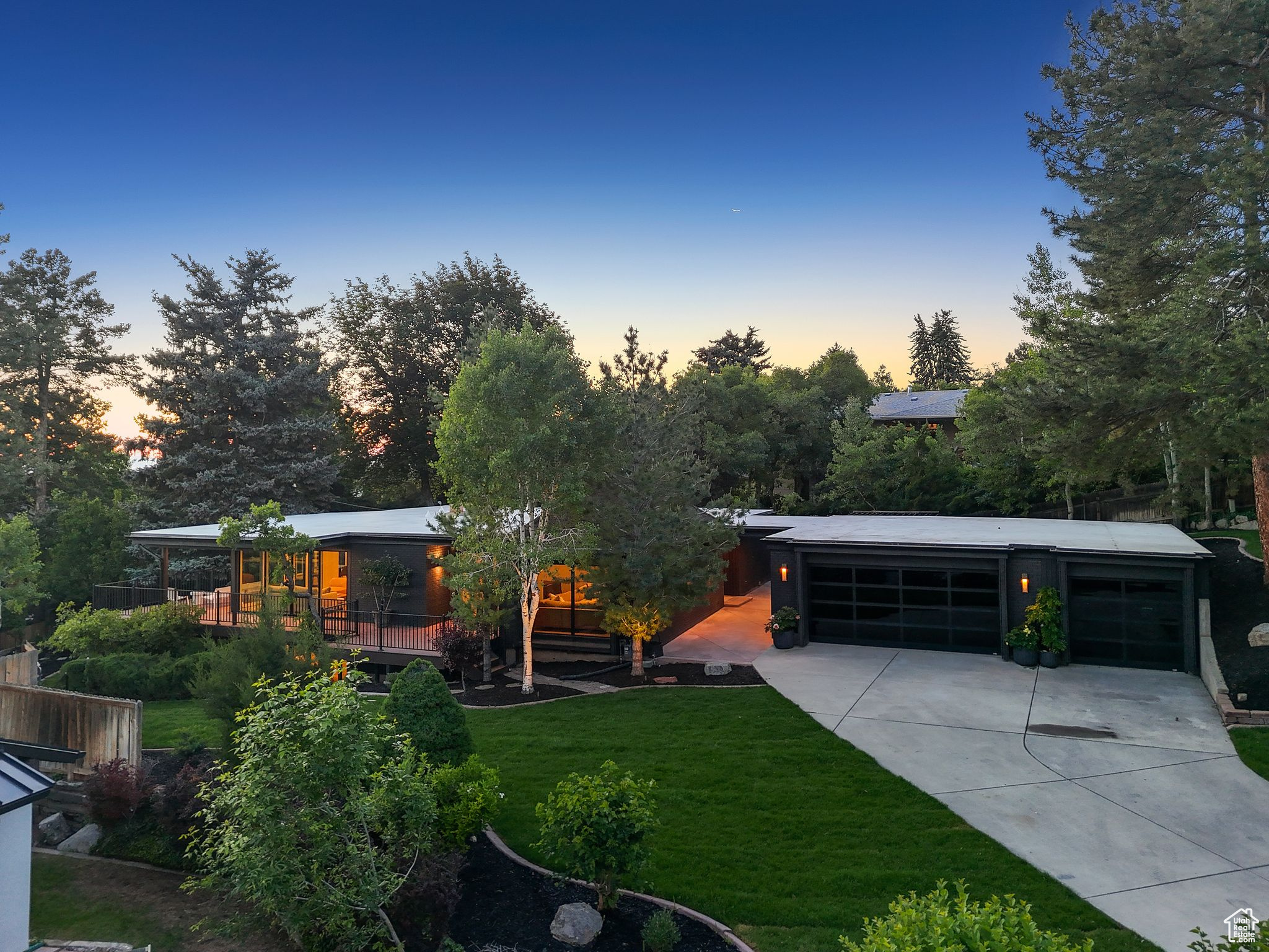 2655 E HIAWATHA CIR