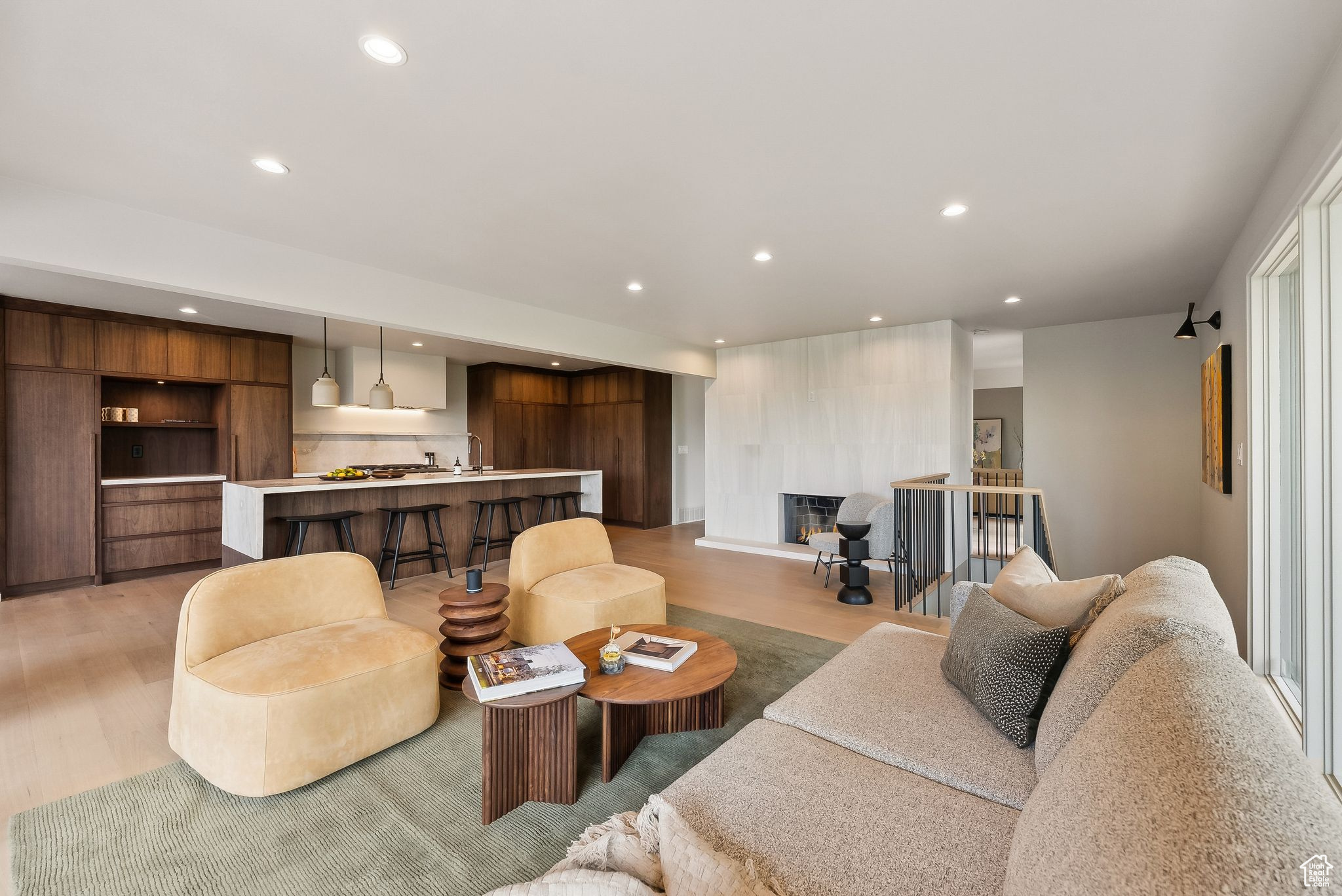 2655 E HIAWATHA CIR