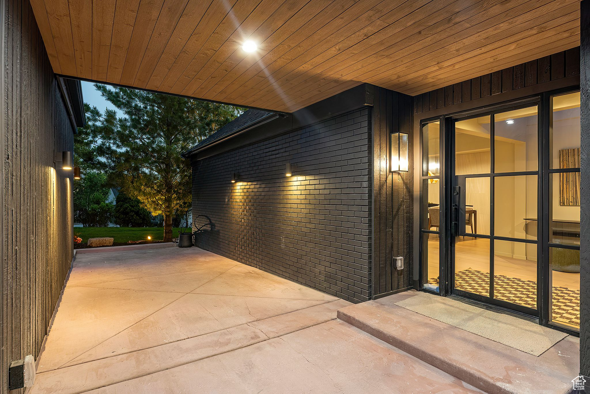 2655 E HIAWATHA CIR