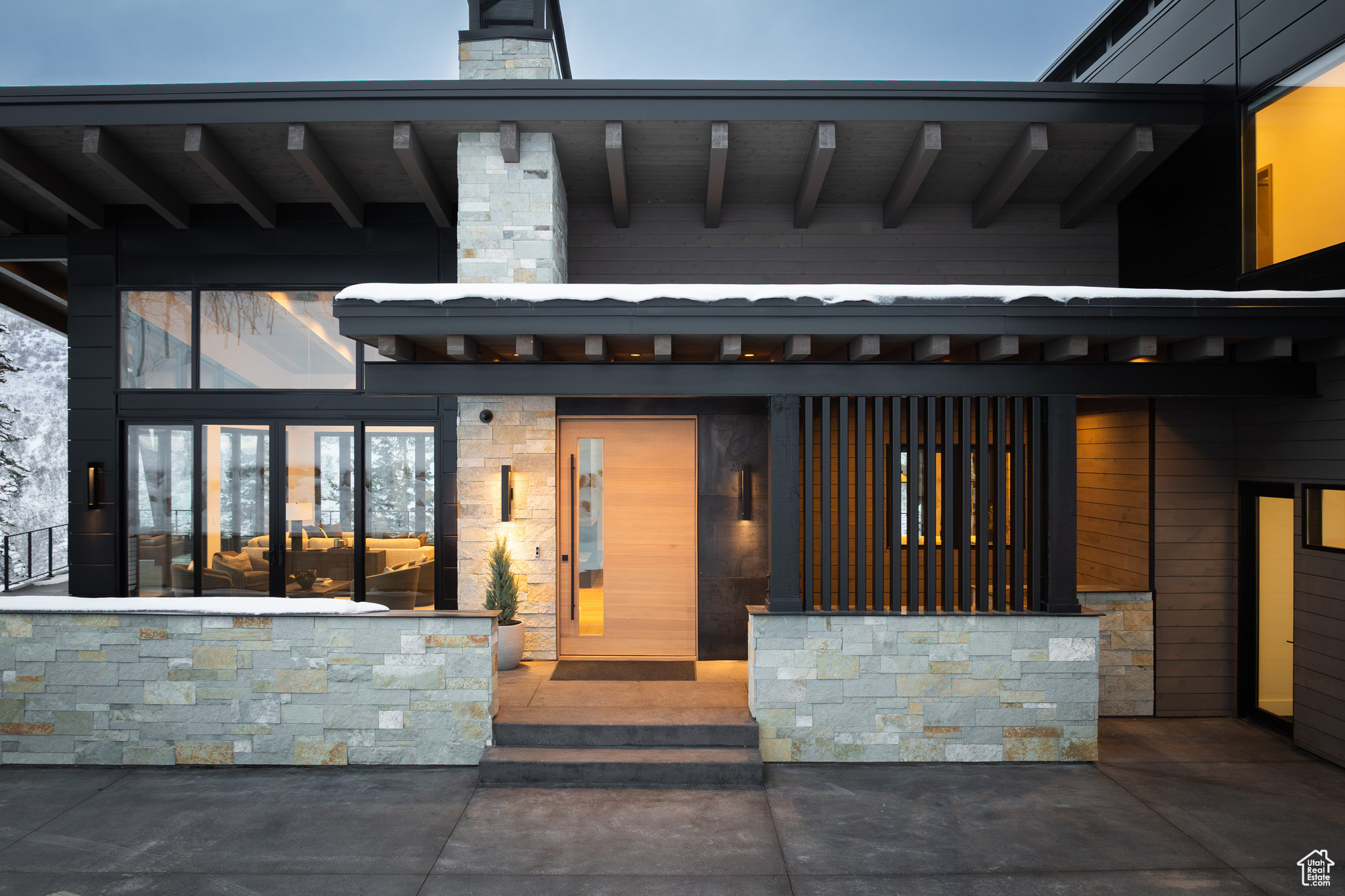8903 MOONSHADOW CT