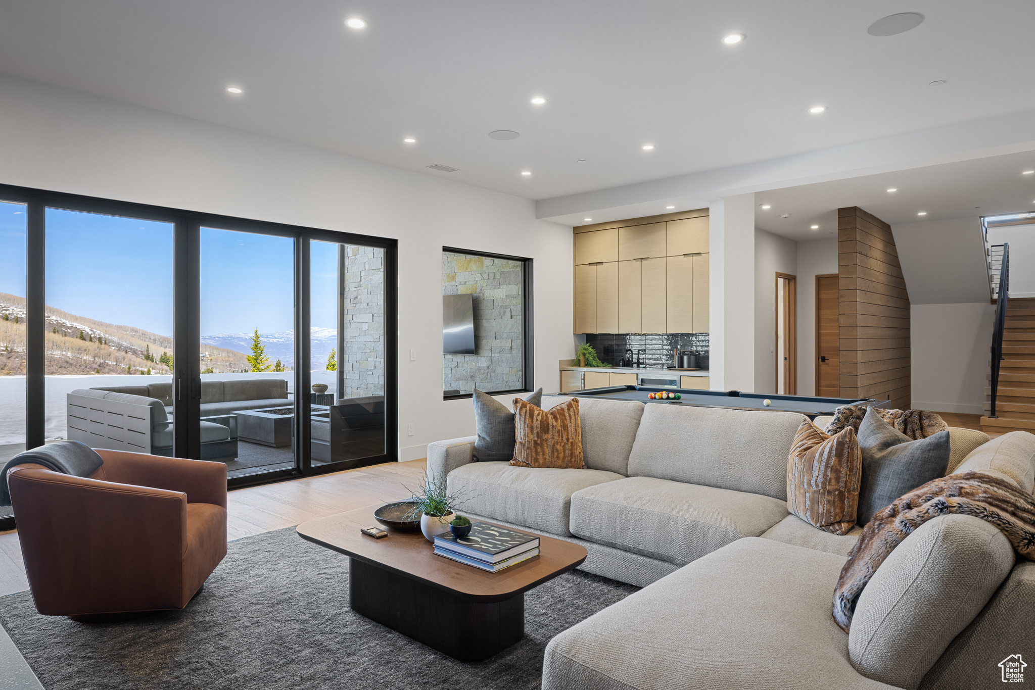 8903 MOONSHADOW CT