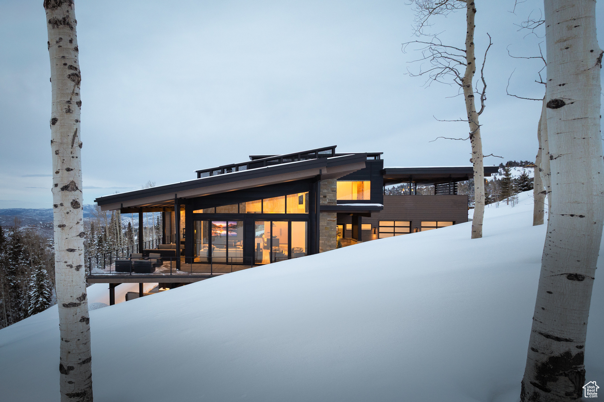 8903 MOONSHADOW CT