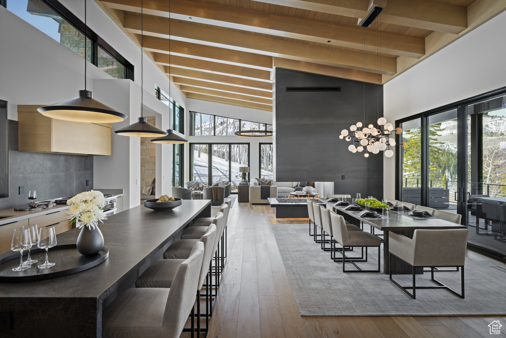 8903 MOONSHADOW CT