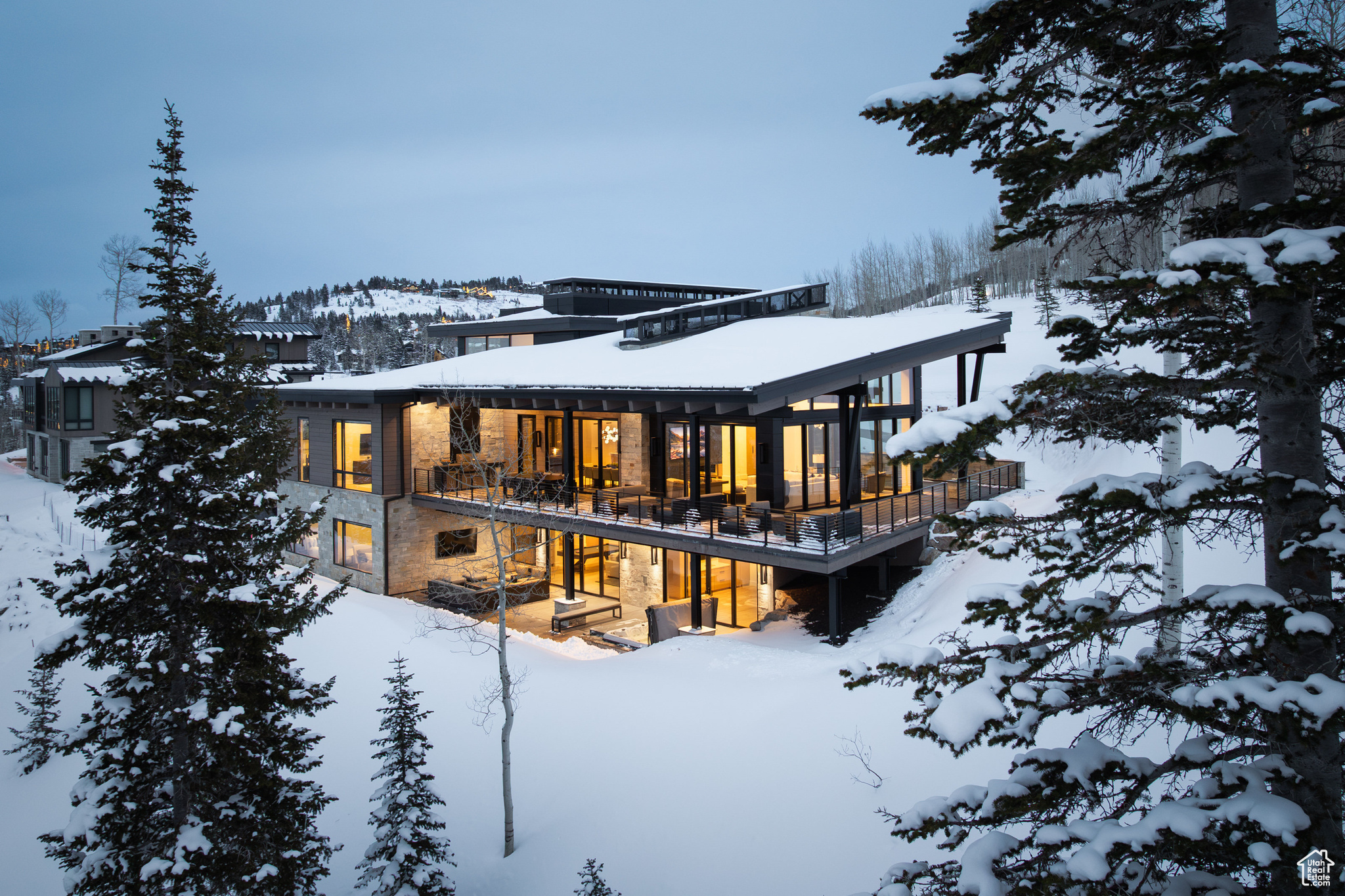 8903 MOONSHADOW CT