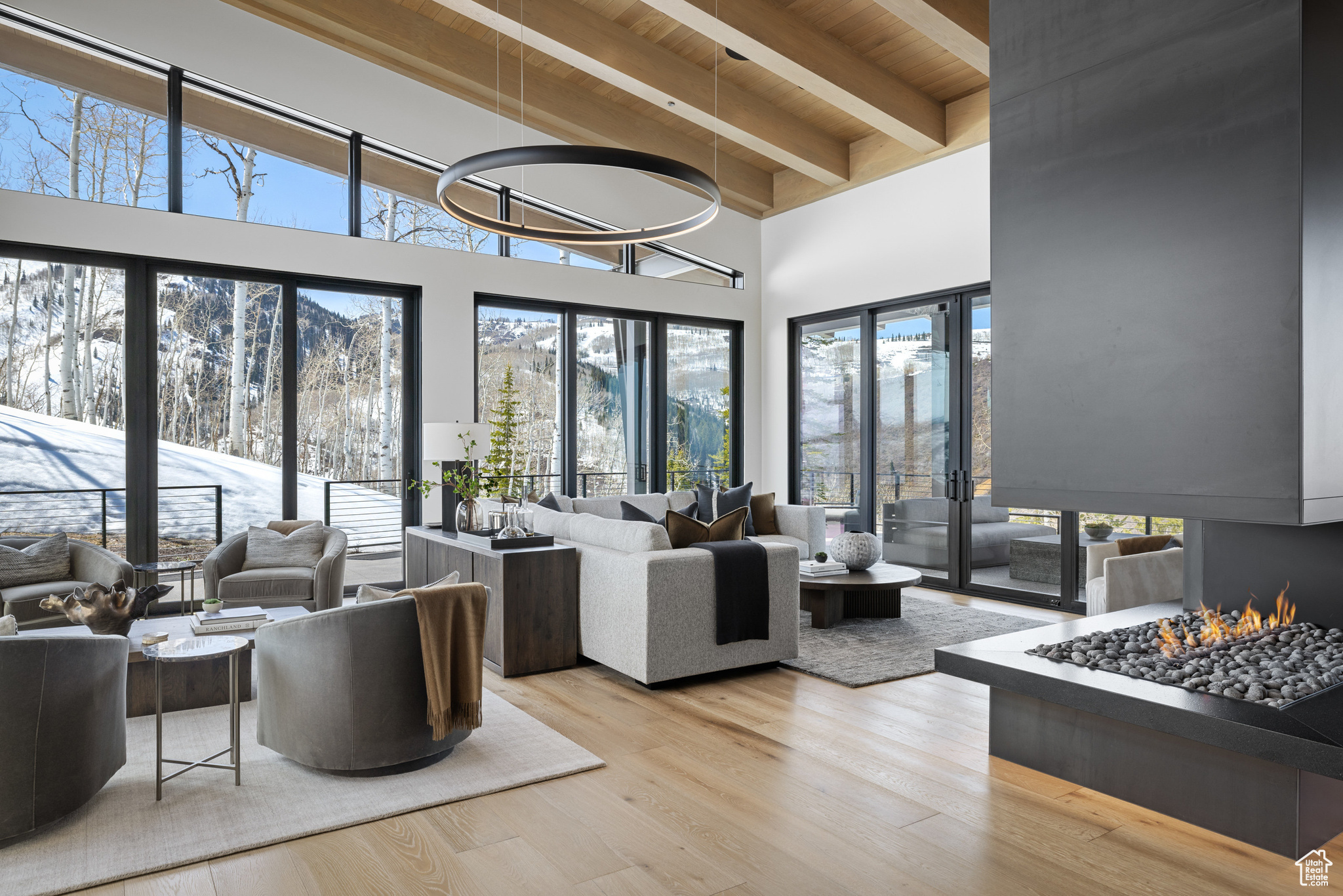 8903 MOONSHADOW CT