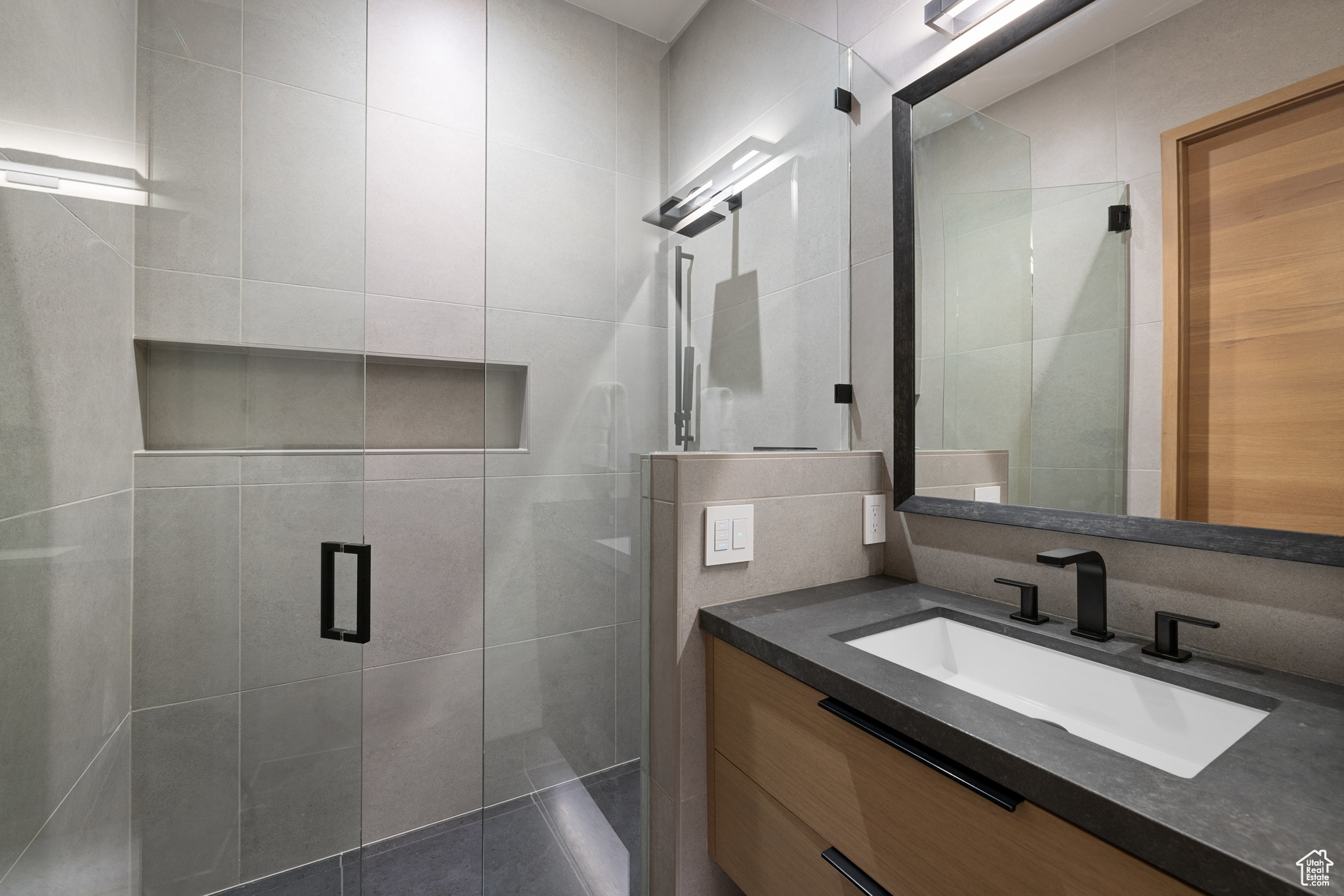 8903 MOONSHADOW CT