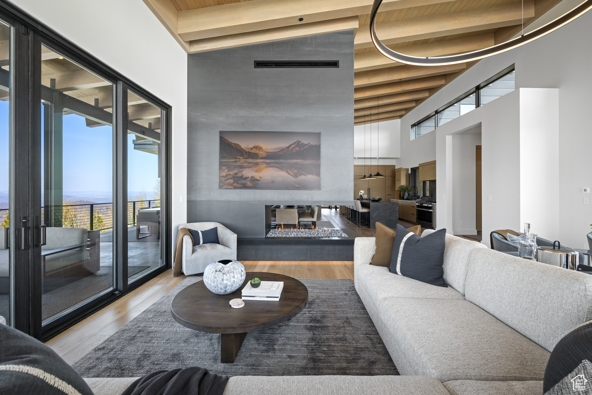 8903 MOONSHADOW CT