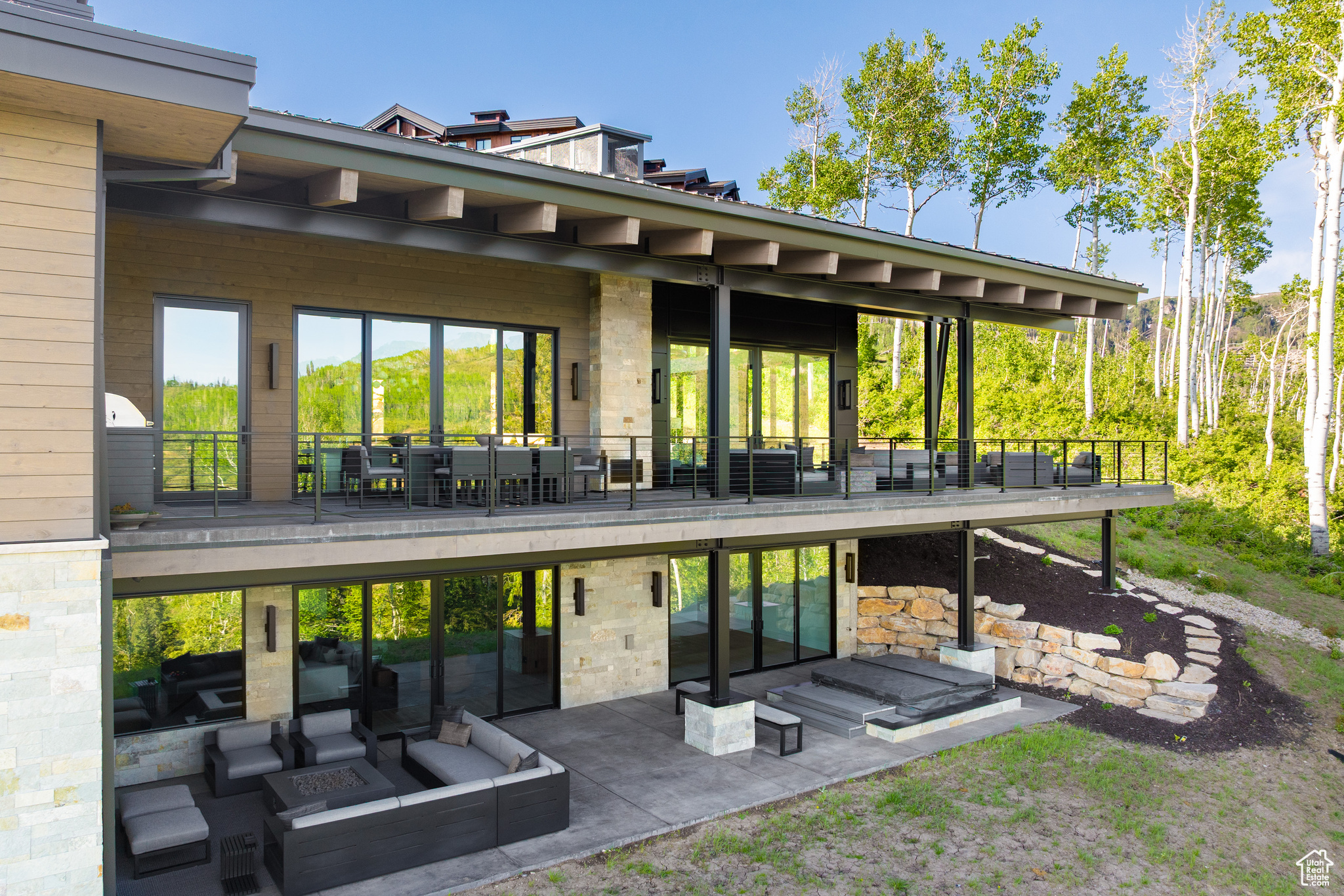 8903 MOONSHADOW CT