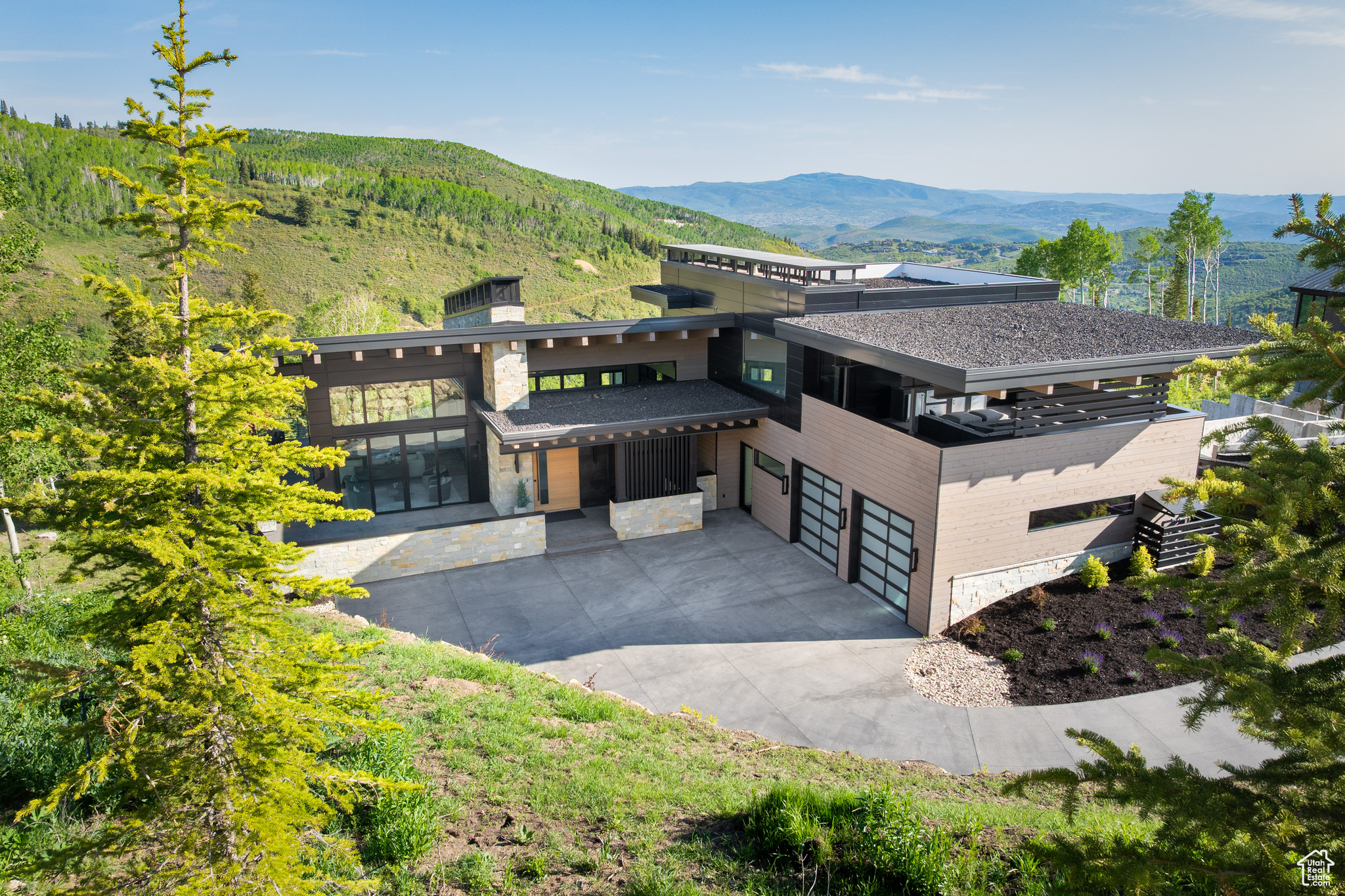 8903 MOONSHADOW CT