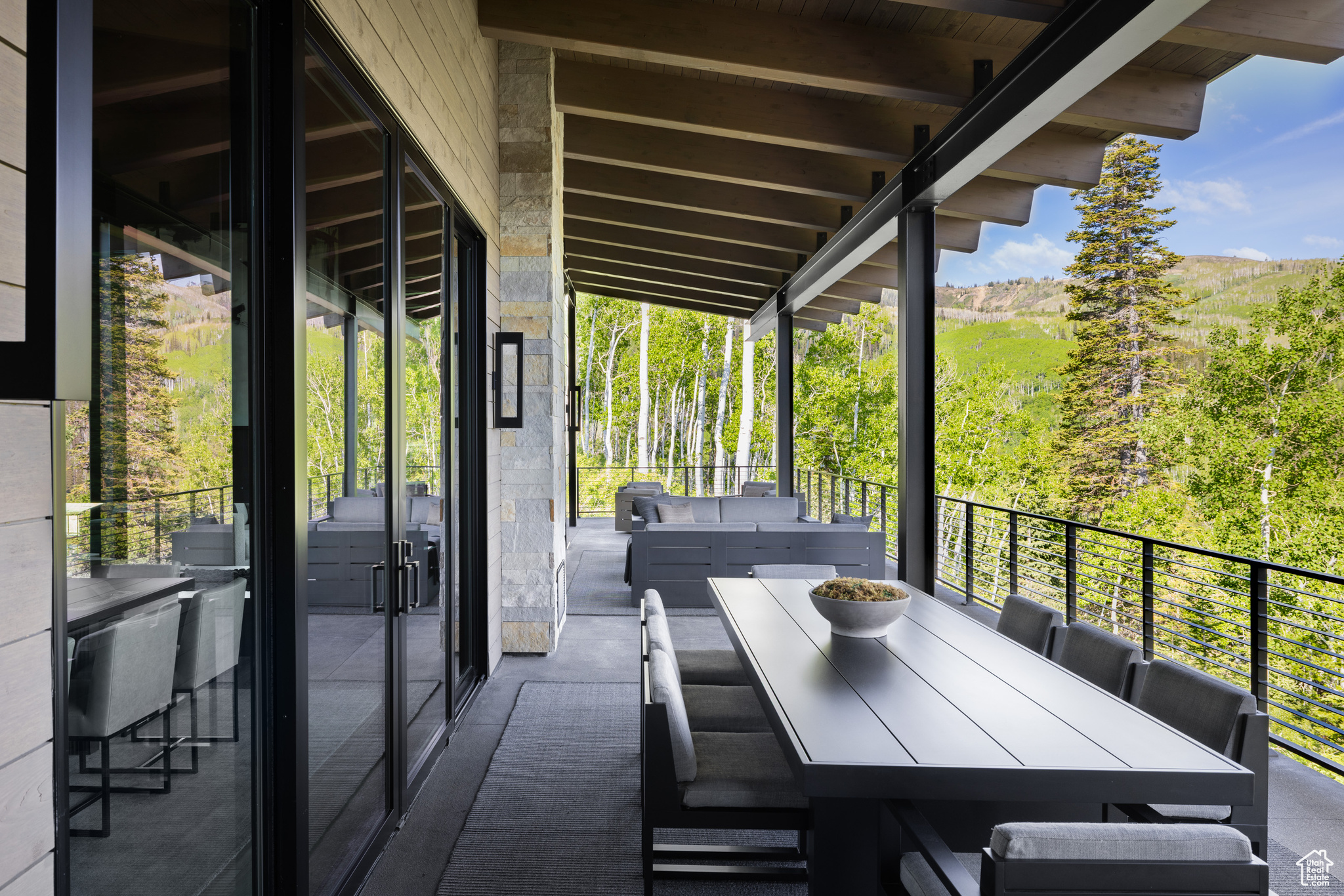 8903 MOONSHADOW CT
