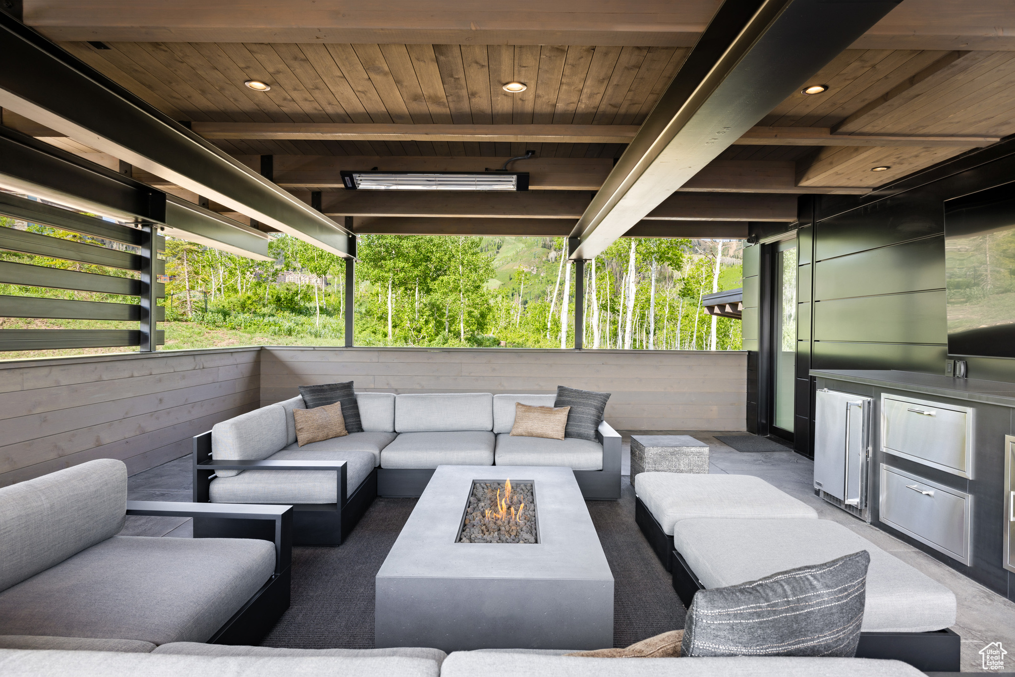 8903 MOONSHADOW CT