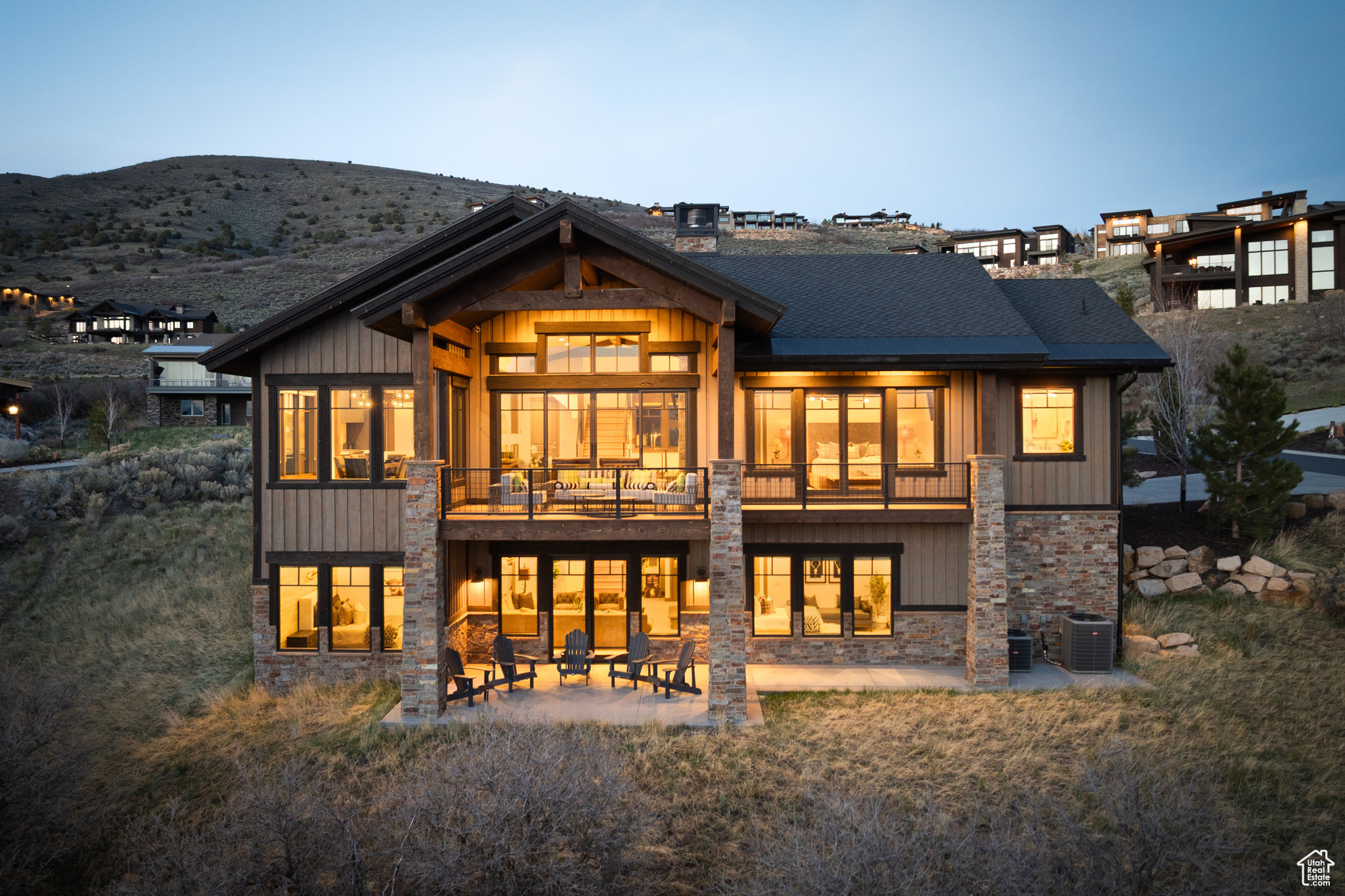 1467 N CHIMNEY ROCK RD