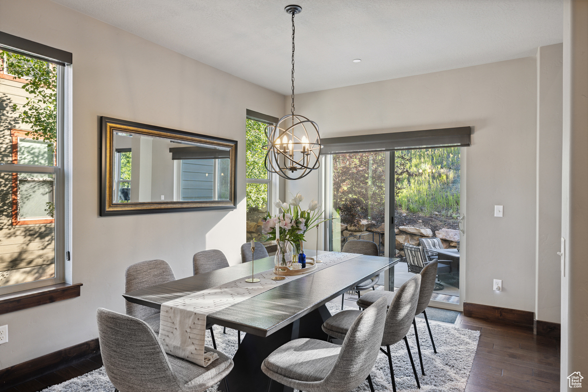 1105 W ABIGAIL DR