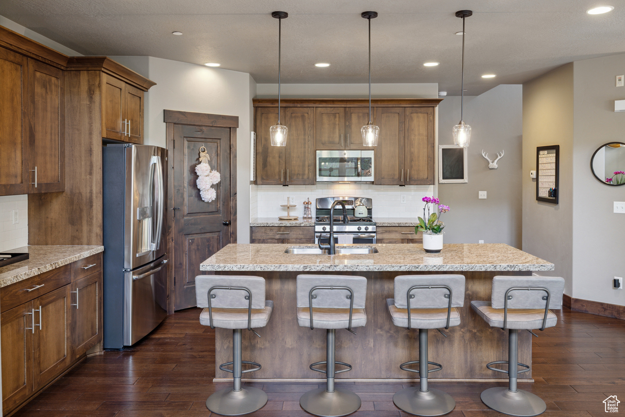 1105 W ABIGAIL DR