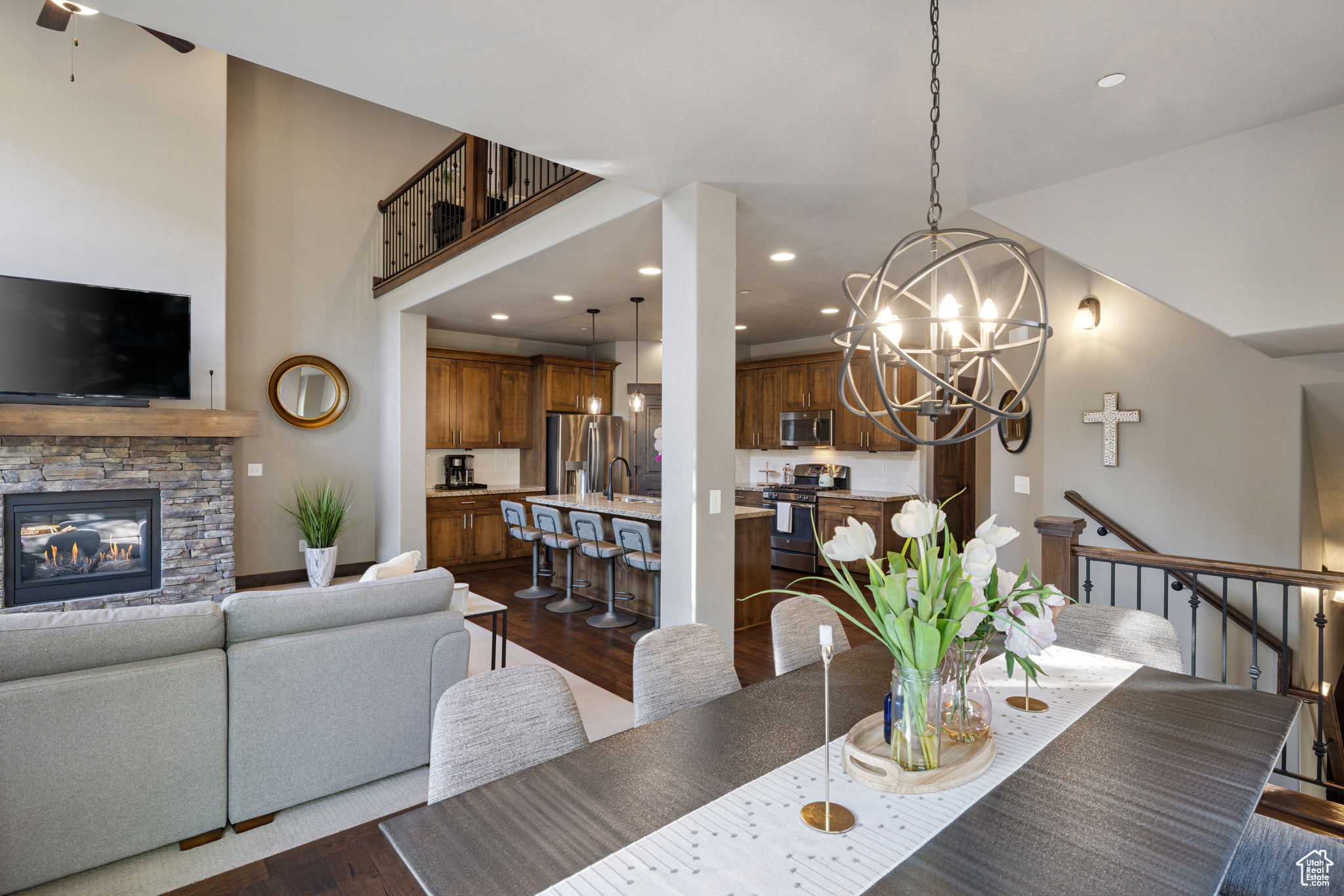 1105 W ABIGAIL DR