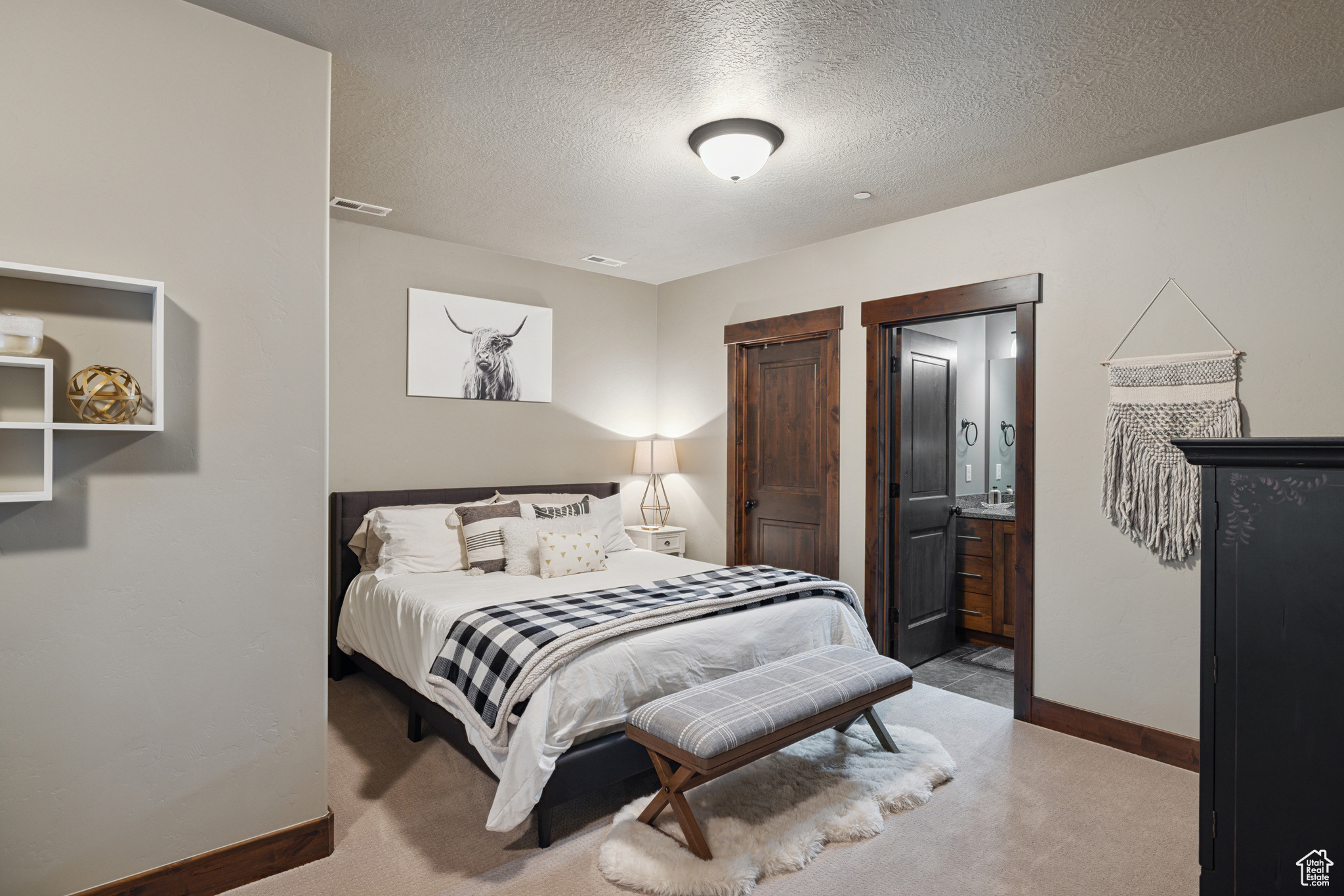 1105 W ABIGAIL DR