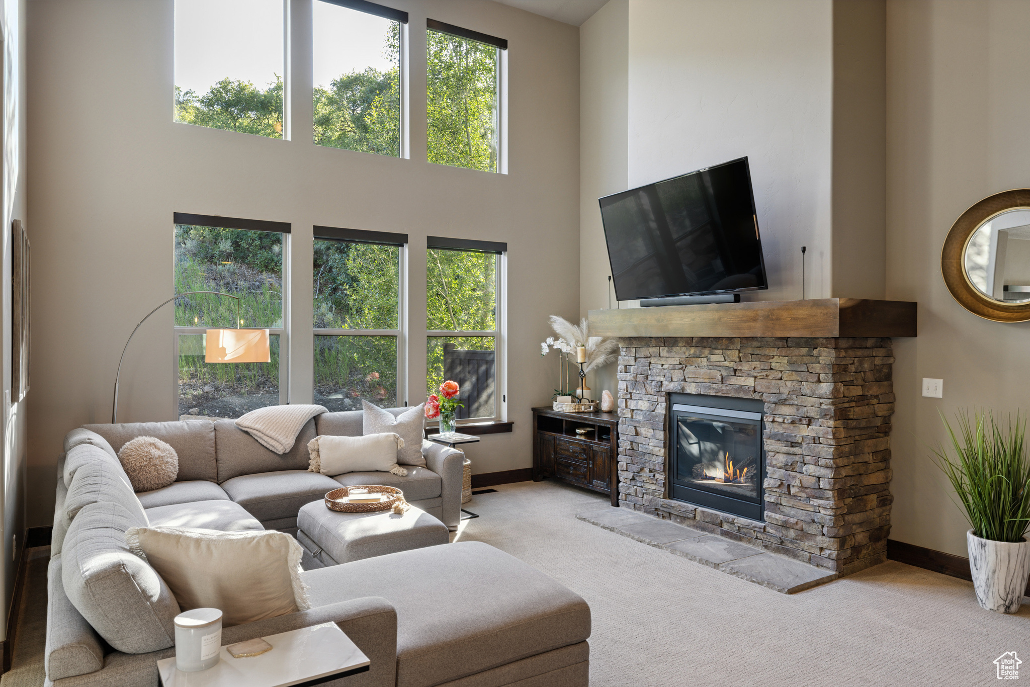 1105 W ABIGAIL DR