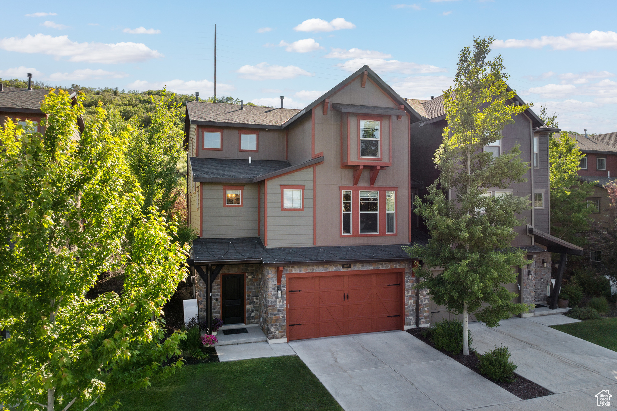 1105 W ABIGAIL DR