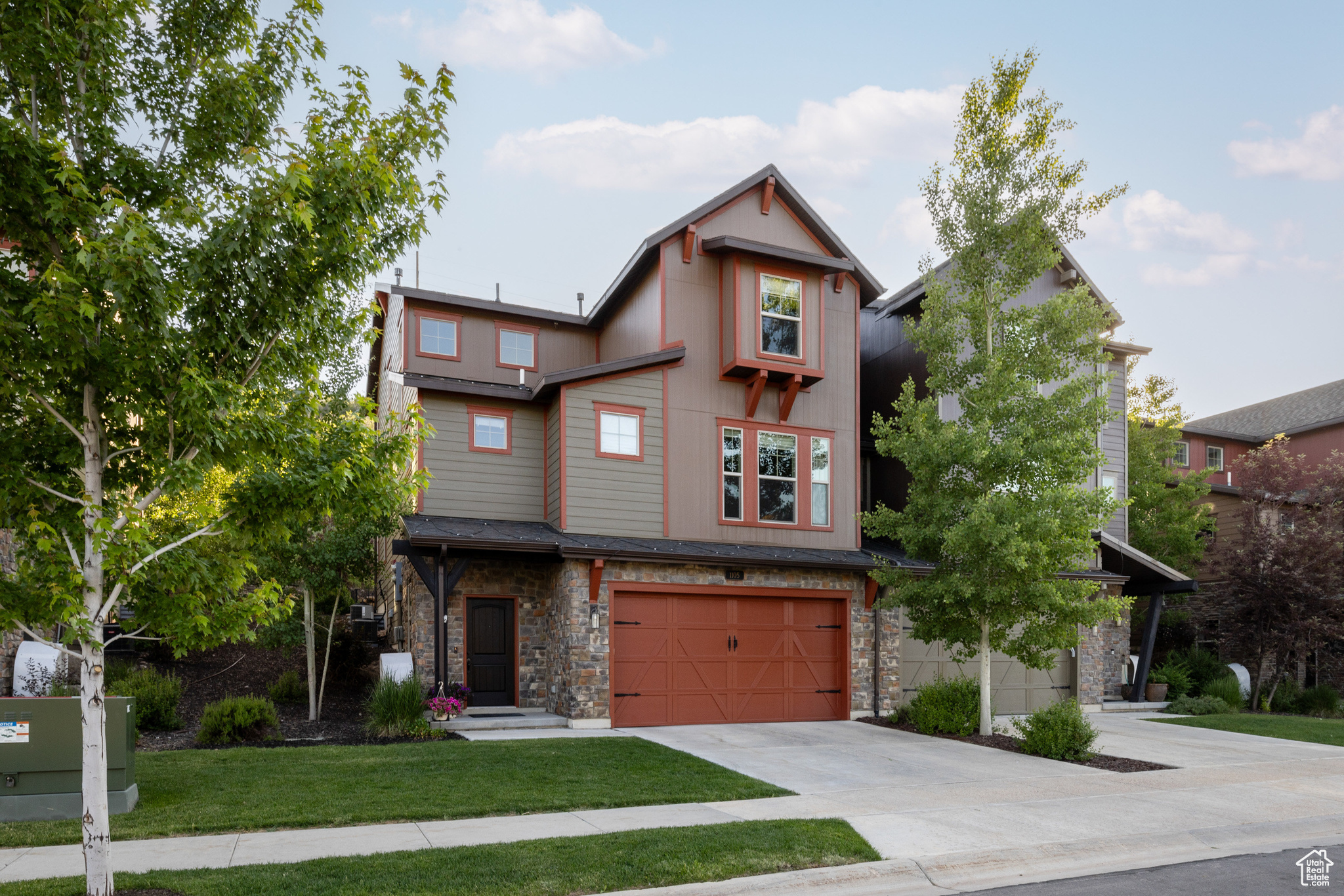 1105 W ABIGAIL DR